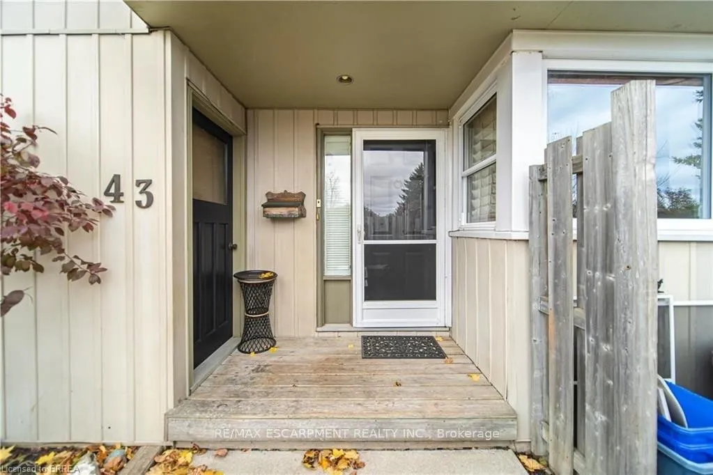 Photo 2 of Unit UPPER, 43 Kanata Crescent, Brantford, Brier Park — HOMEH