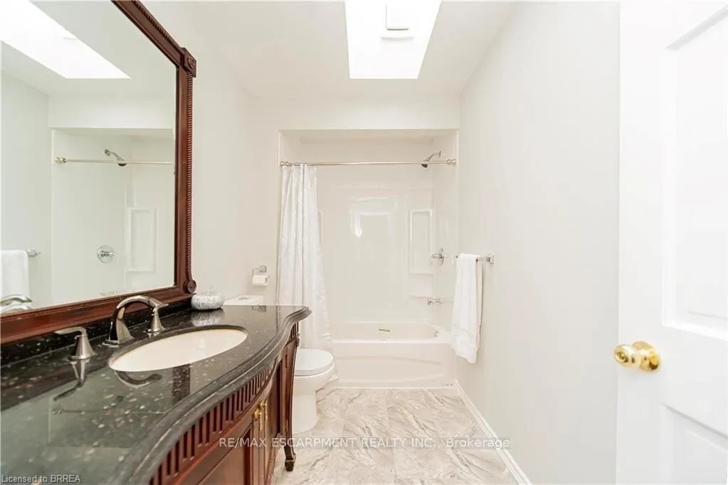 Photo 9 of Unit UPPER, 43 Kanata Crescent, Brantford, Brier Park — HOMEH