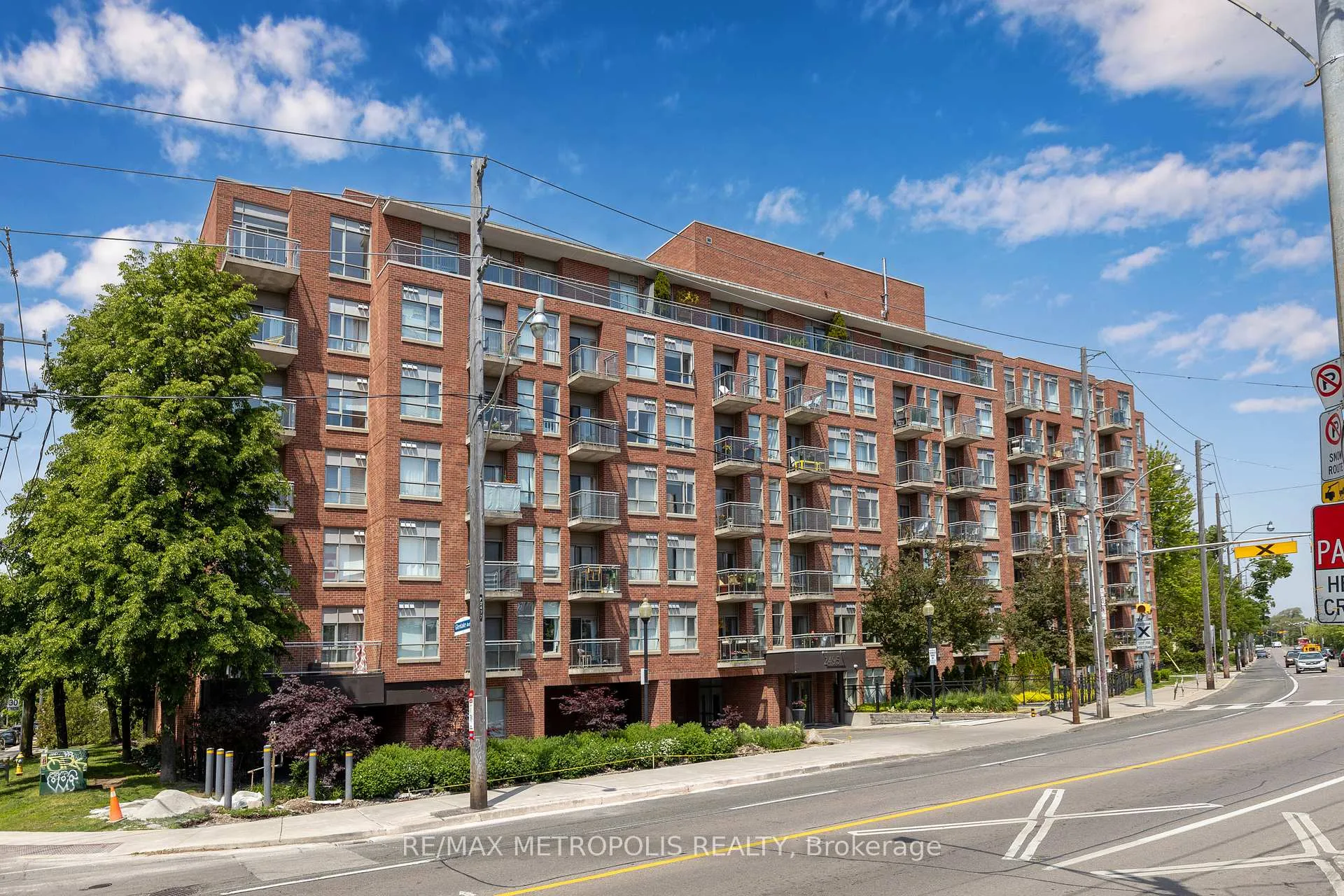 Front of Unit 412, 2495 Dundas Street W