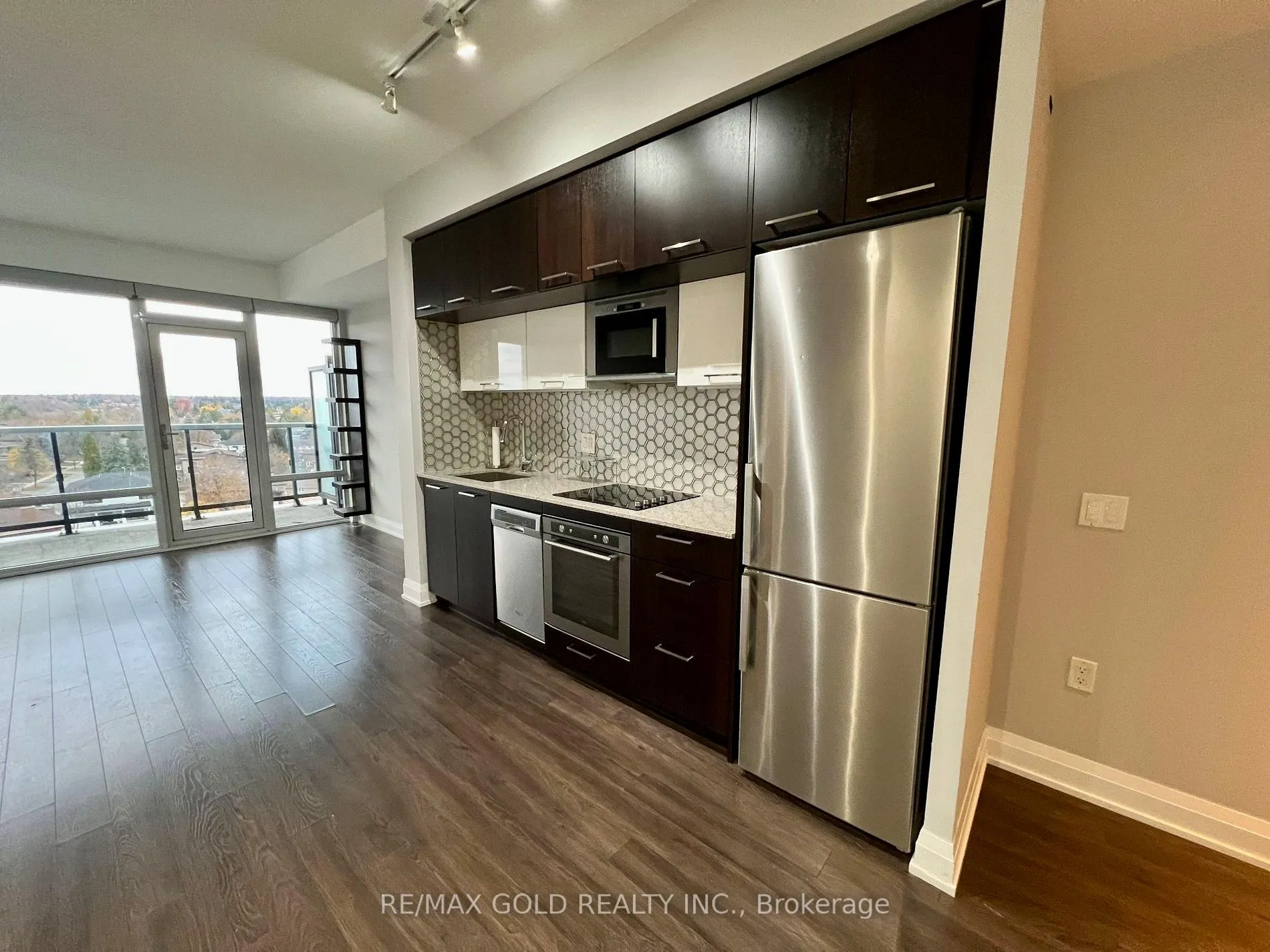 Photo 4 of Unit 815, 4800 Highway 7, Vaughan, East Woodbridge — HOMEH