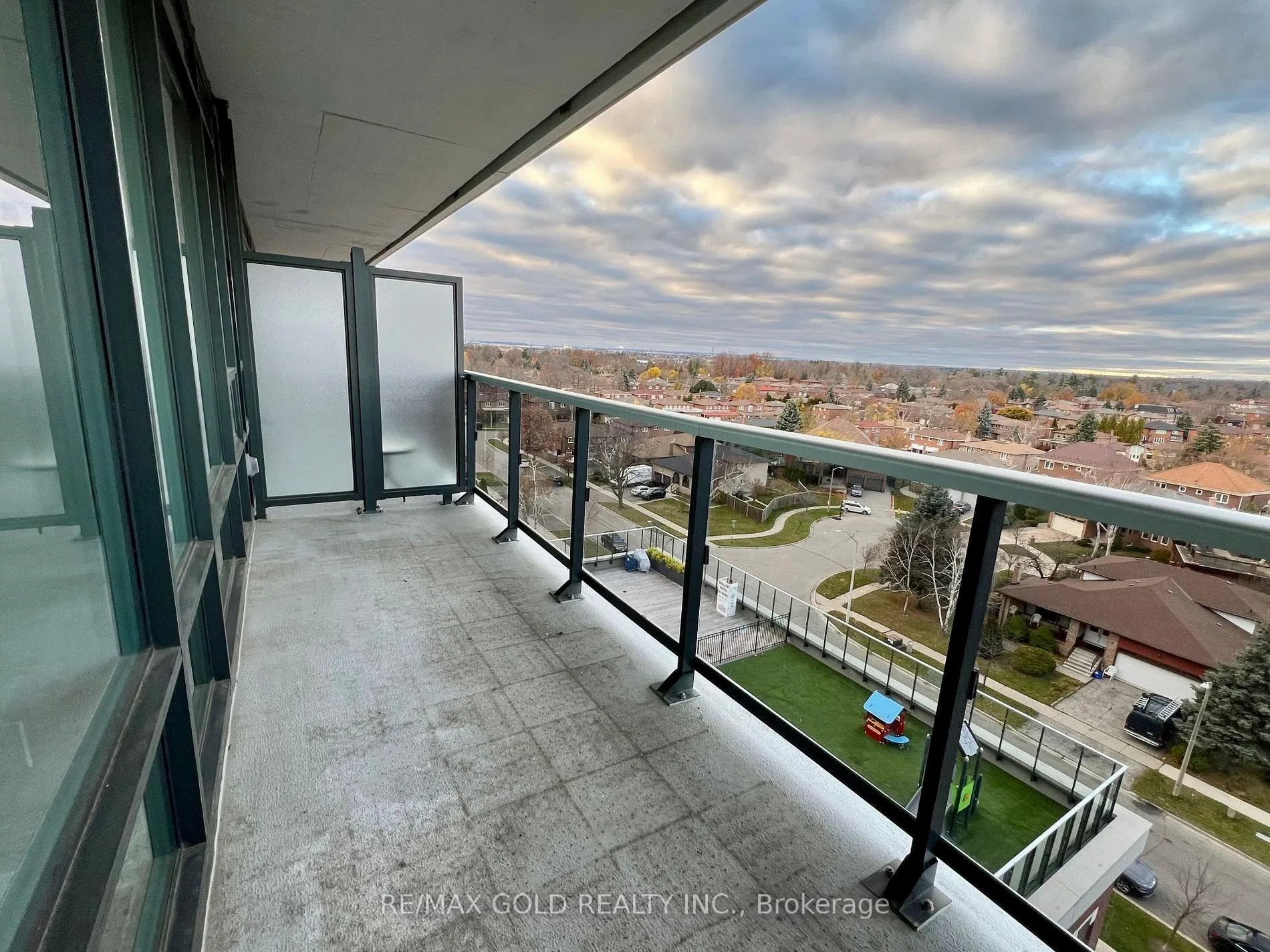 Photo 14 of Unit 815, 4800 Highway 7, Vaughan, East Woodbridge — HOMEH