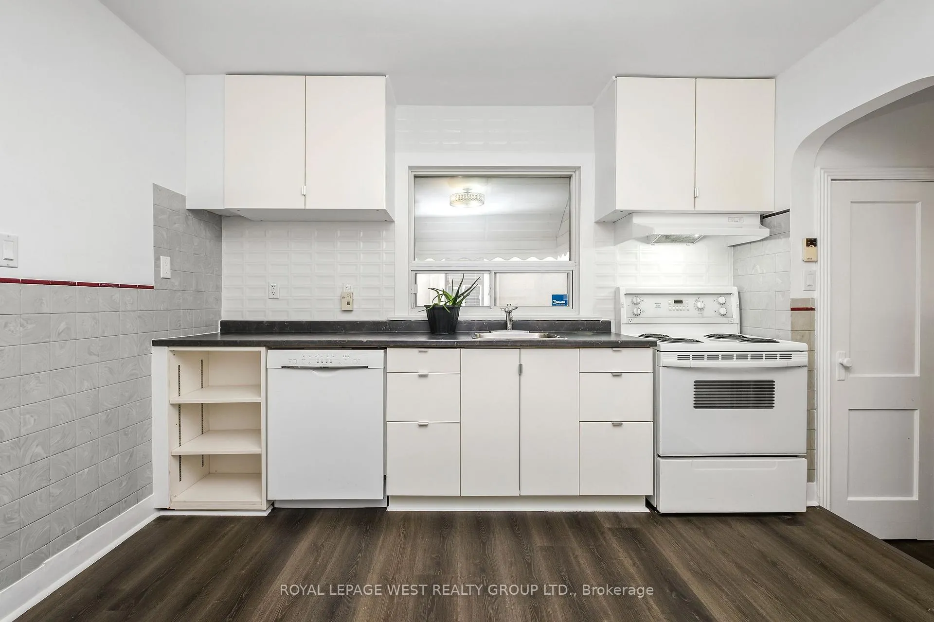 Photo 14 of 24 Barker Avenue, Toronto, Danforth Village-East York — HOMEH