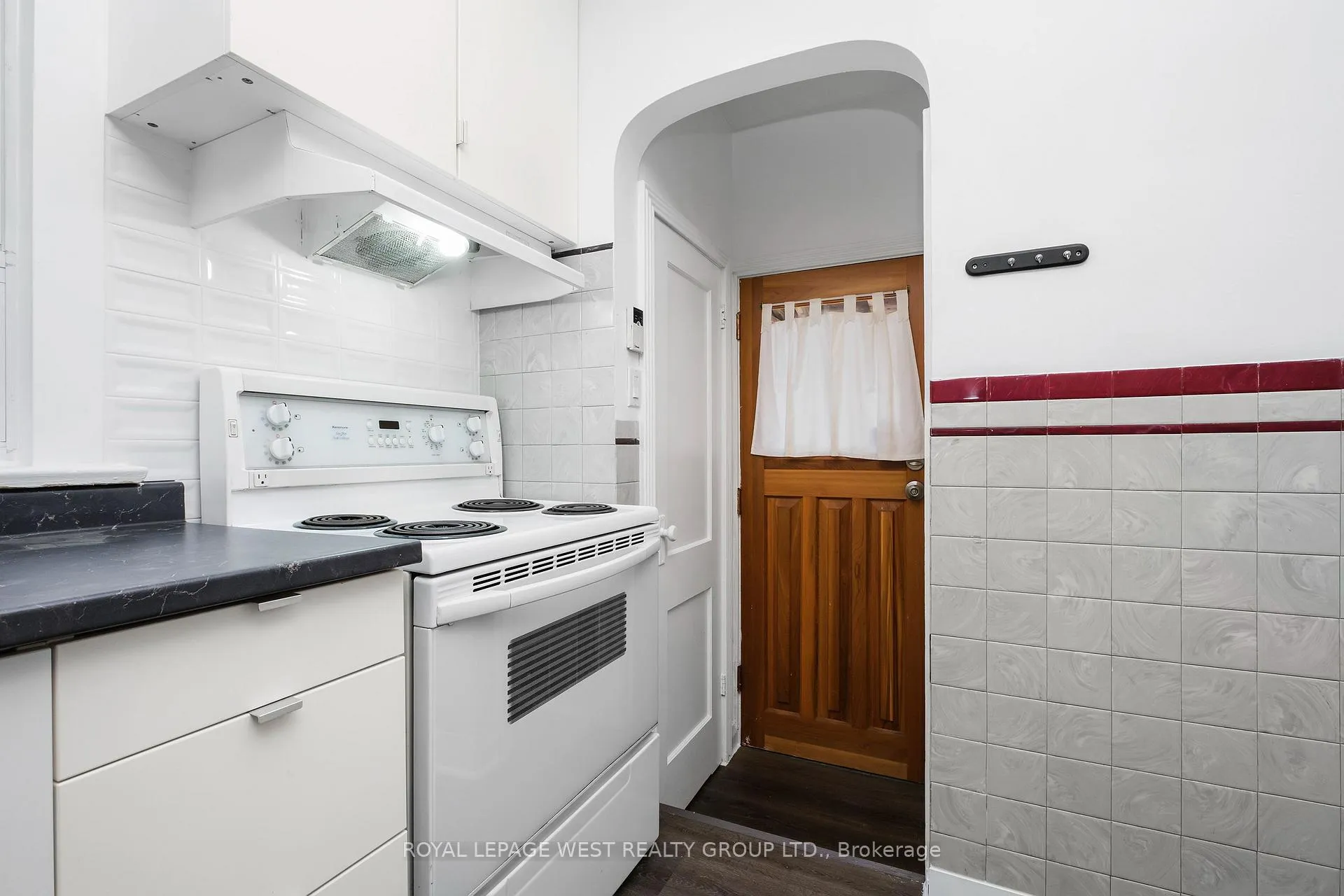 Photo 17 of 24 Barker Avenue, Toronto, Danforth Village-East York — HOMEH