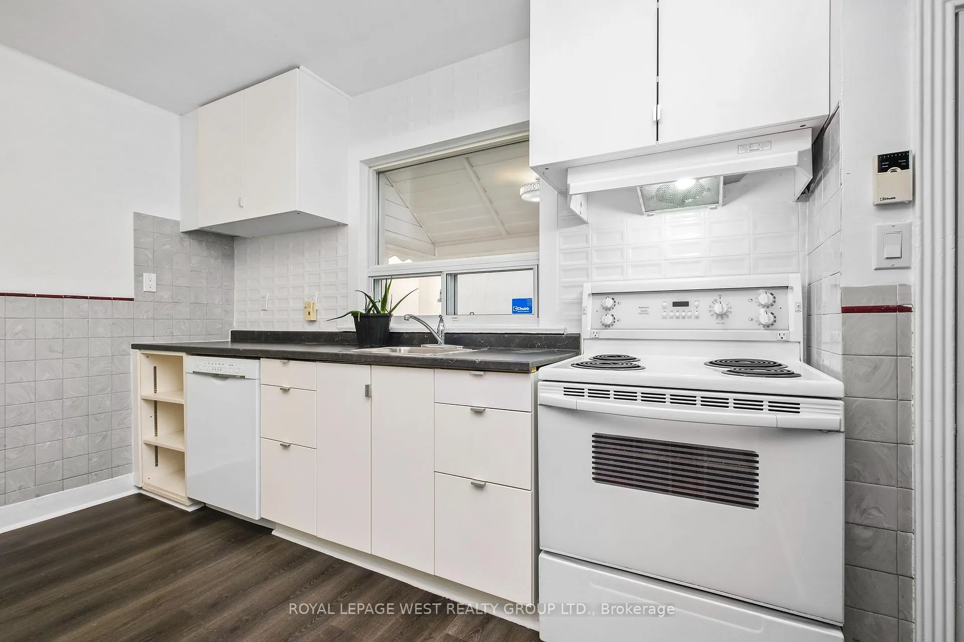 Photo 18 of 24 Barker Avenue, Toronto, Danforth Village-East York — HOMEH