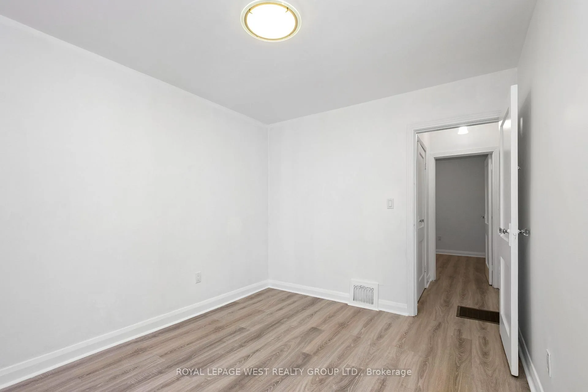 Photo 20 of 24 Barker Avenue, Toronto, Danforth Village-East York — HOMEH