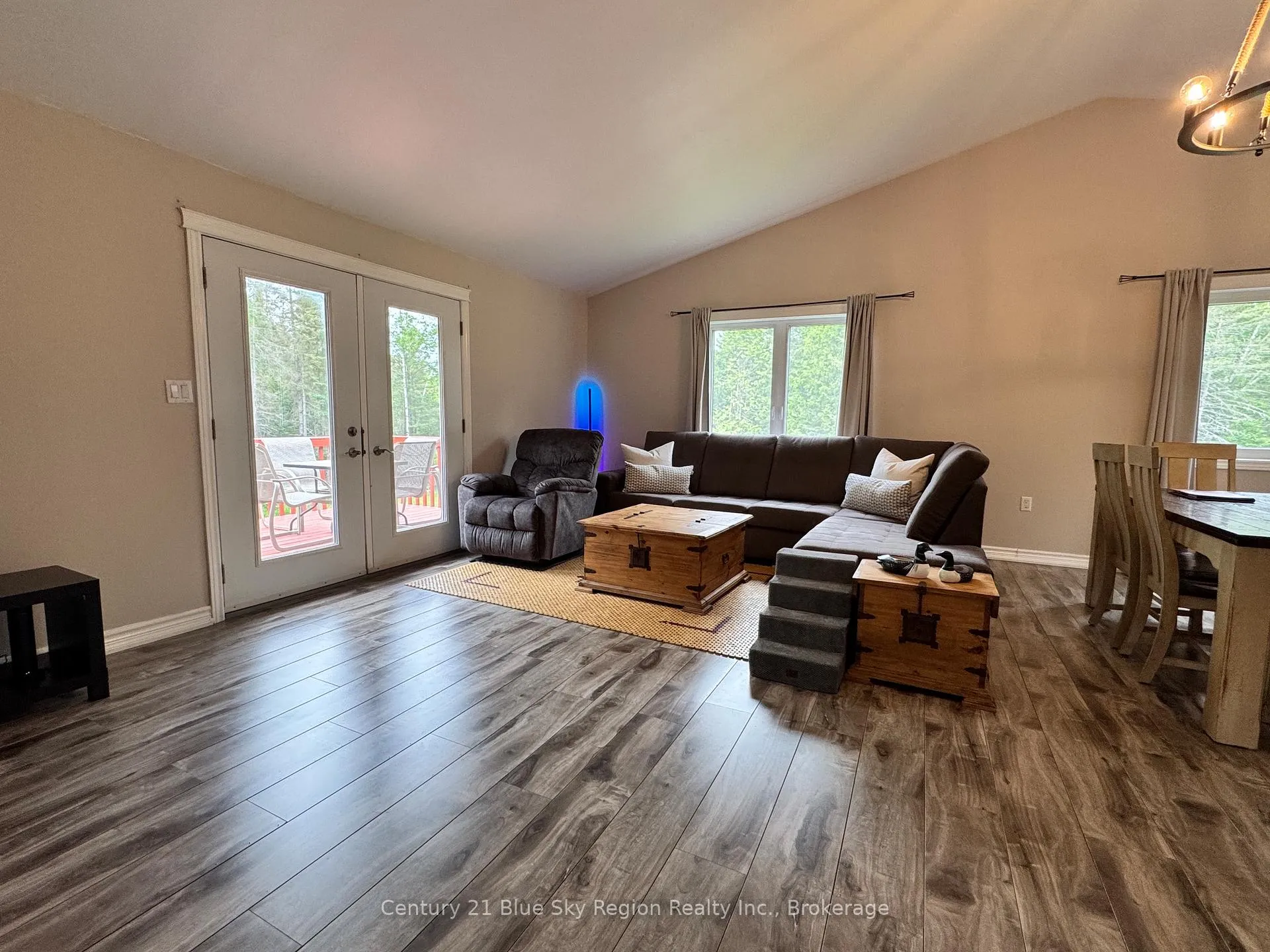 Photo 5 of 2161 Papineau Road, Papineau-Cameron, Papineau Cameron — HOMEH
