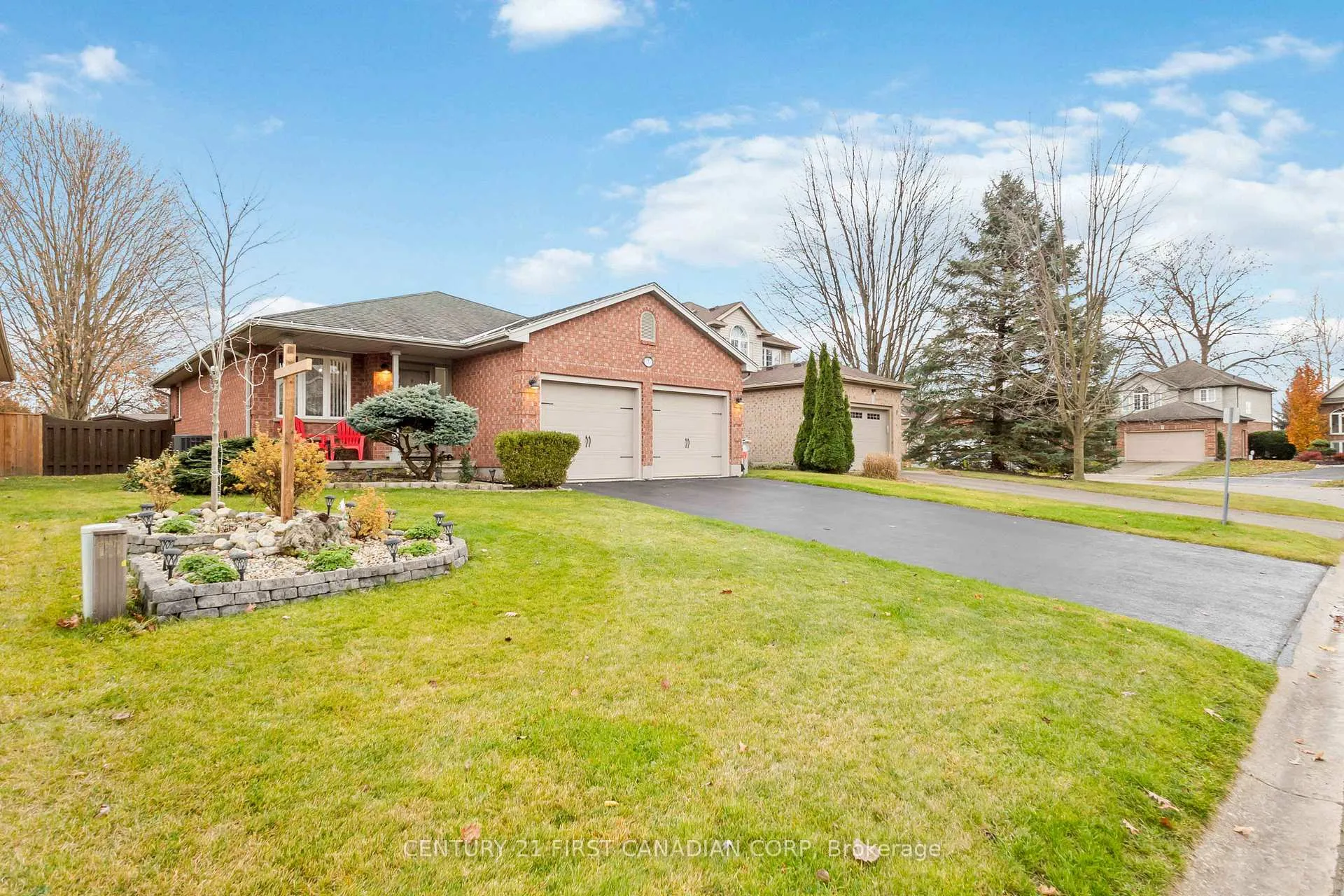 Photo 3 of 7 Juniper Crescent, Strathroy-Caradoc, SE — HOMEH