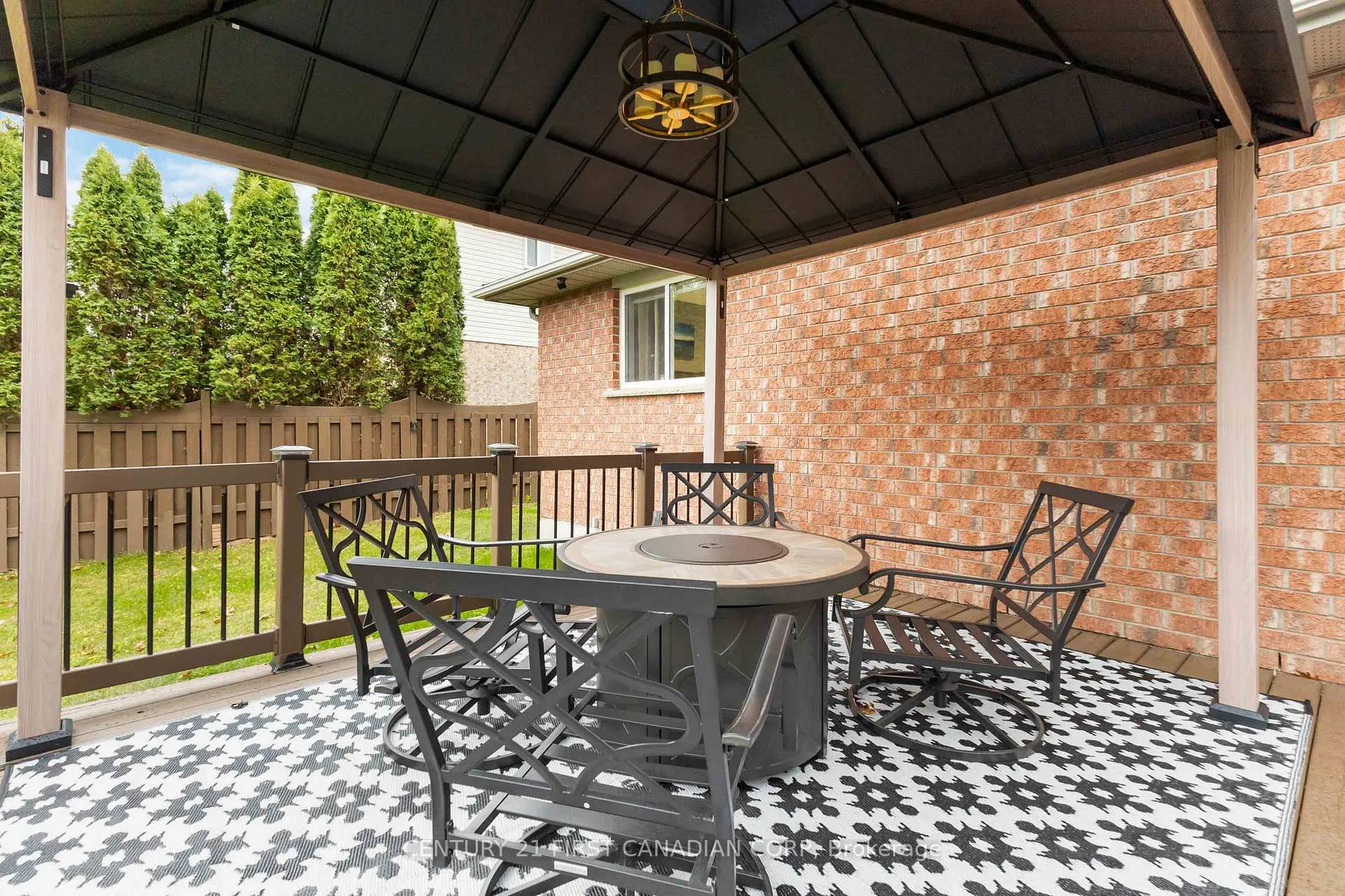 Photo 10 of 7 Juniper Crescent, Strathroy-Caradoc, SE — HOMEH