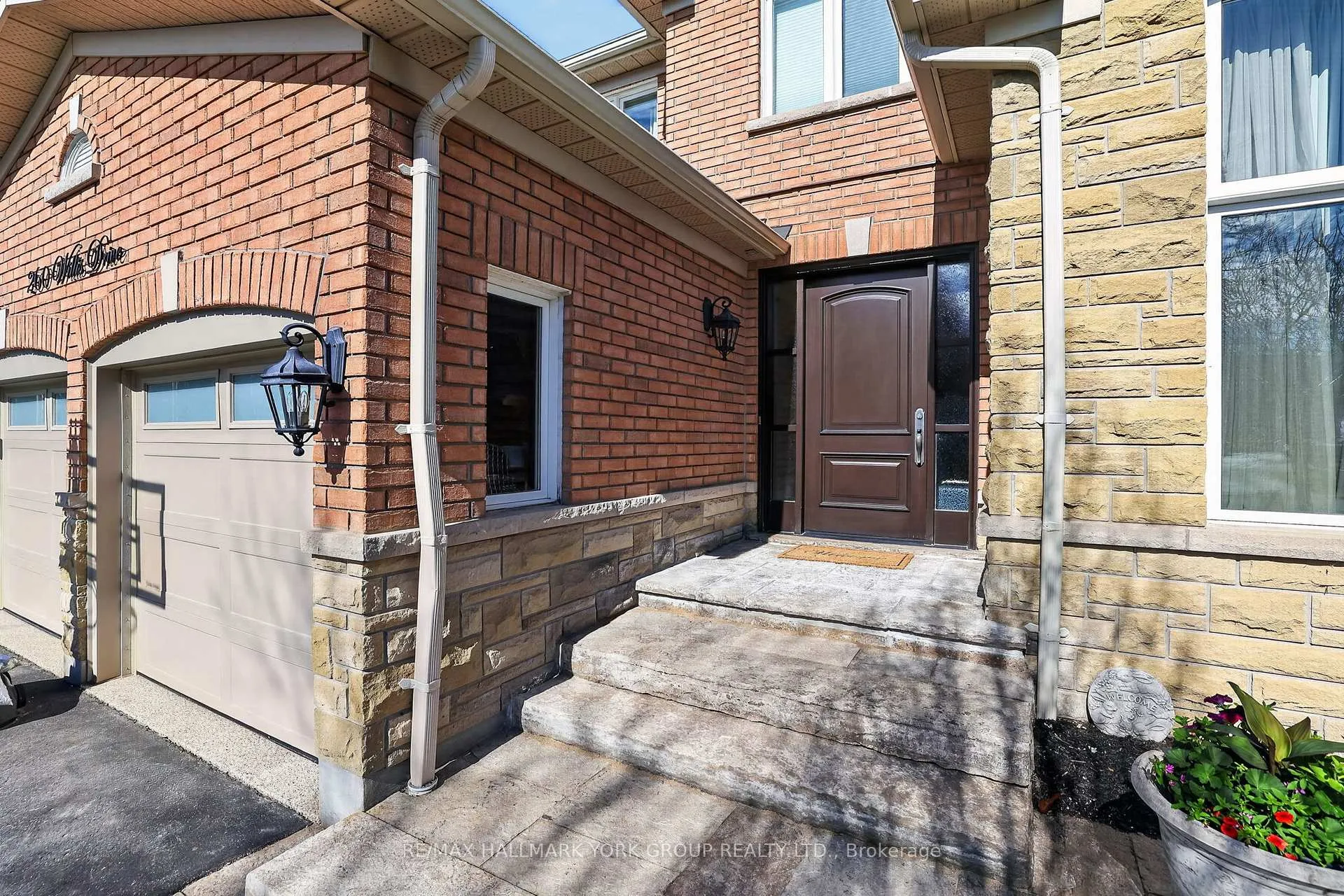 Photo 3 of 260 Willis Drive, Aurora, Aurora Highlands — HOMEH