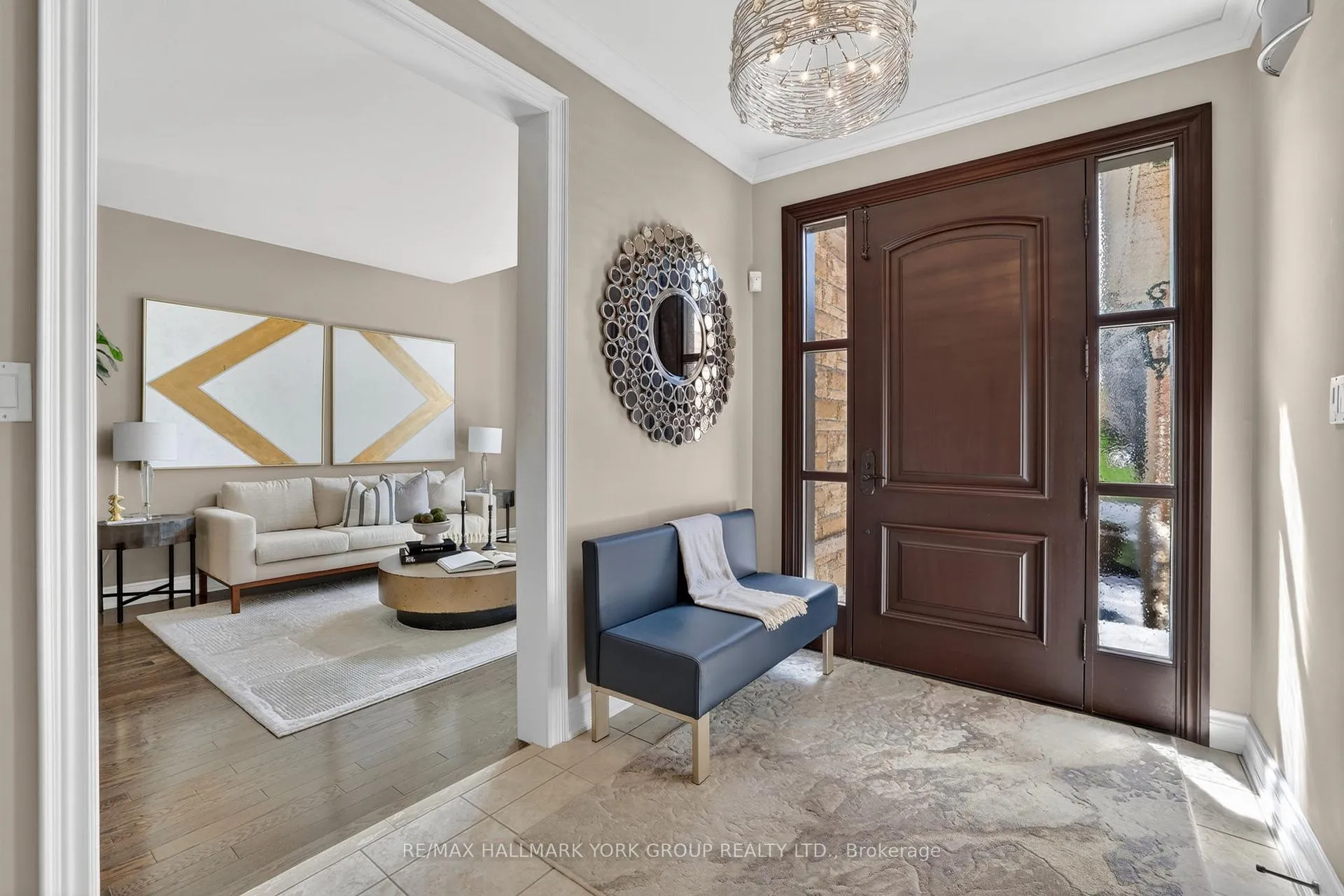 Photo 4 of 260 Willis Drive, Aurora, Aurora Highlands — HOMEH