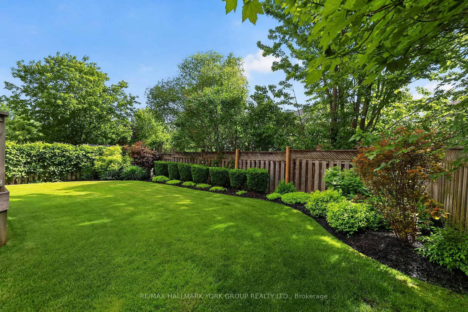 Photo 11 of 260 Willis Drive, Aurora, Aurora Highlands — HOMEH
