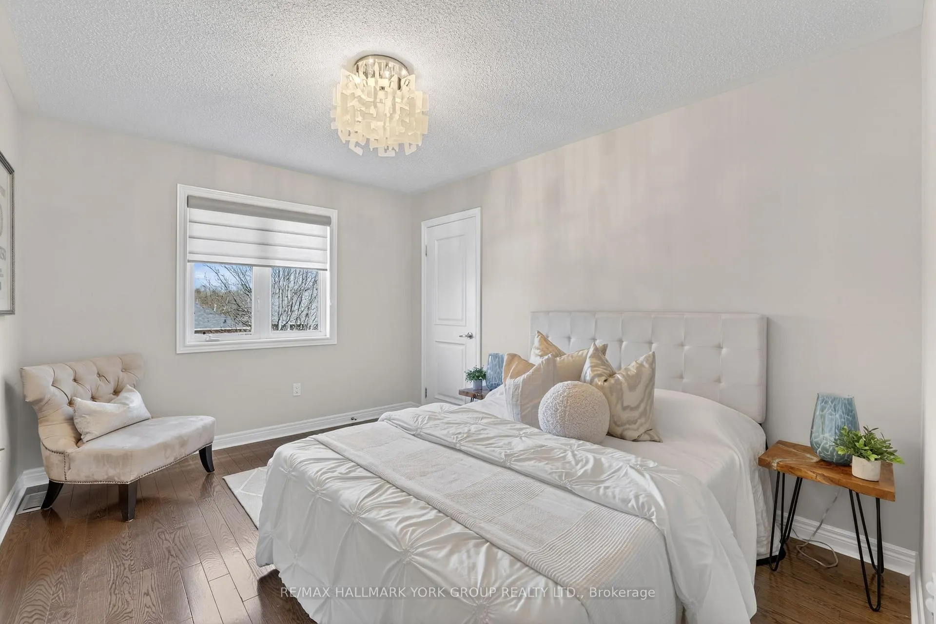 Photo 19 of 260 Willis Drive, Aurora, Aurora Highlands — HOMEH