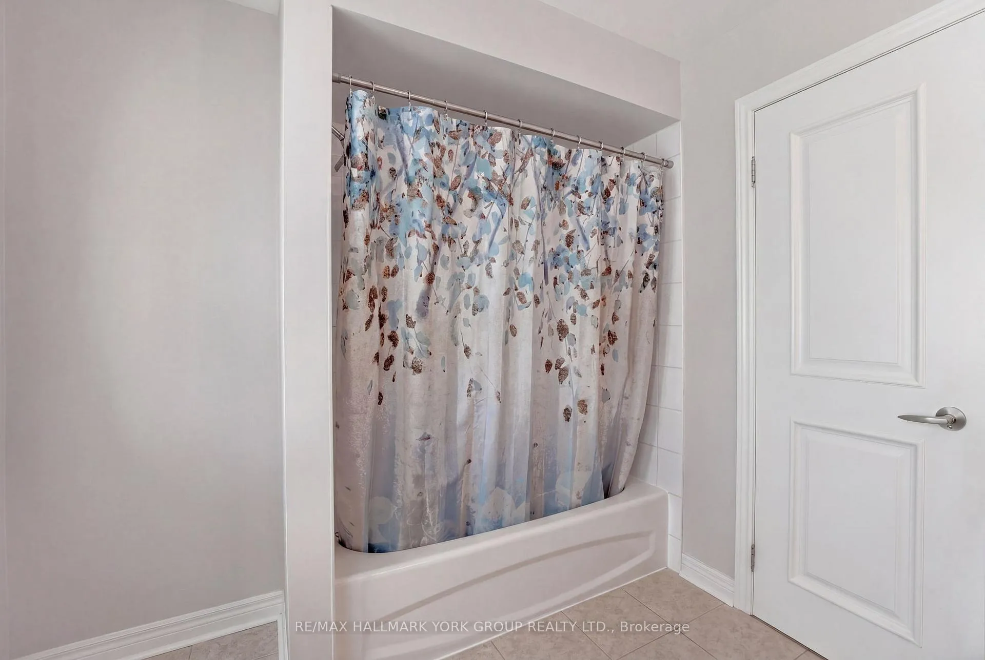Photo 21 of 260 Willis Drive, Aurora, Aurora Highlands — HOMEH
