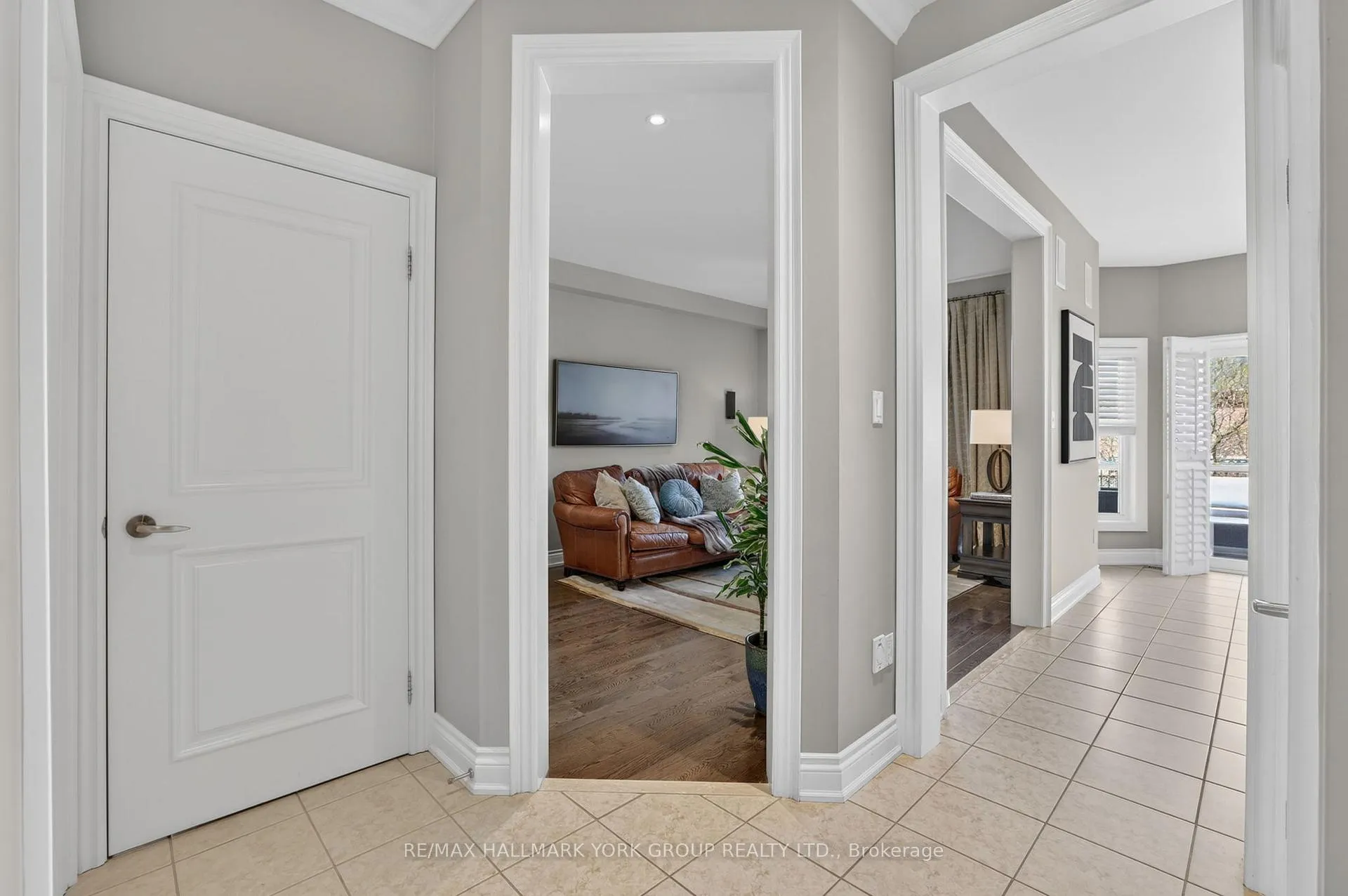Photo 25 of 260 Willis Drive, Aurora, Aurora Highlands — HOMEH