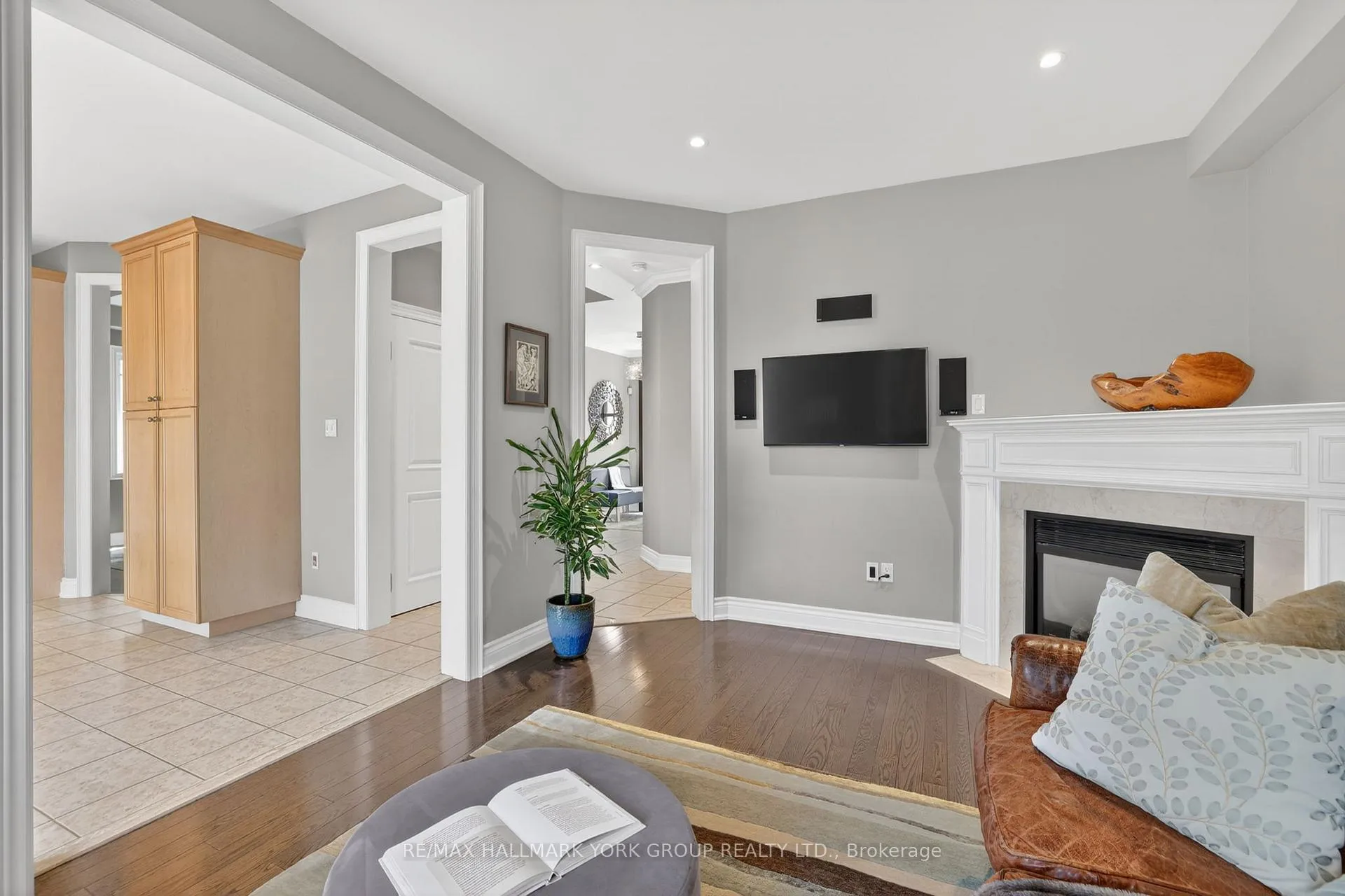 Photo 29 of 260 Willis Drive, Aurora, Aurora Highlands — HOMEH