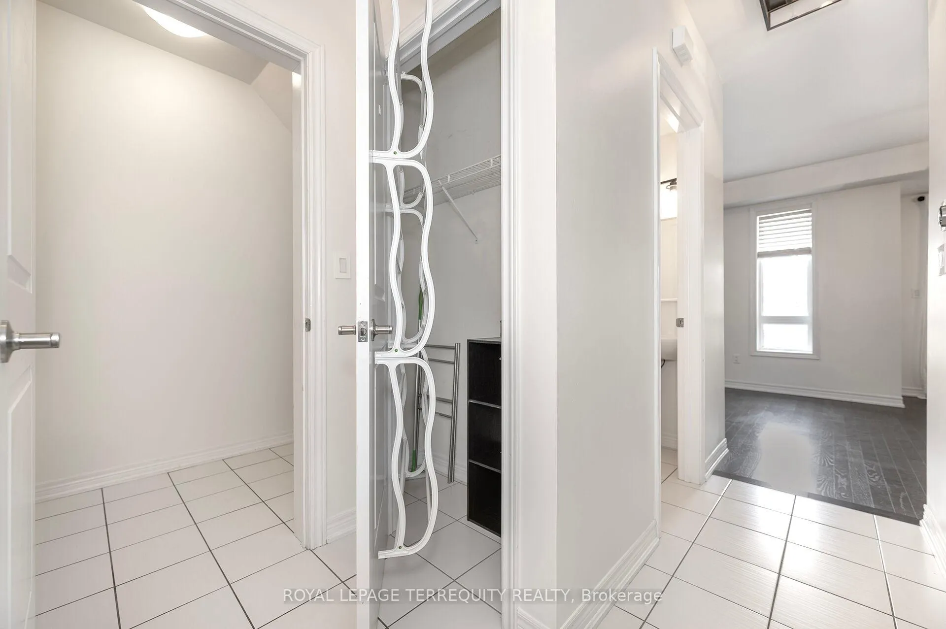 Photo 2 of Unit 3, 125 Kayla Crescent, Vaughan, Maple — HOMEH