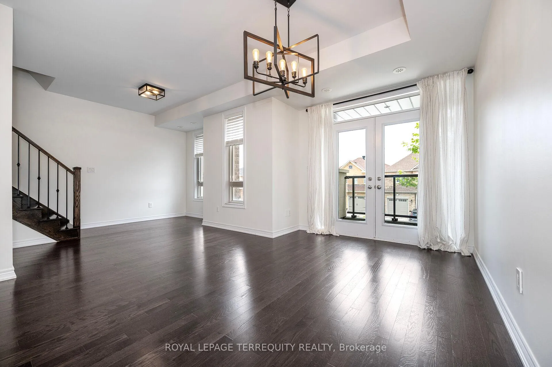 Photo 11 of Unit 3, 125 Kayla Crescent, Vaughan, Maple — HOMEH