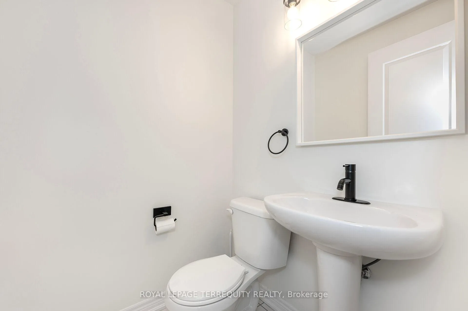 Photo 13 of Unit 3, 125 Kayla Crescent, Vaughan, Maple — HOMEH