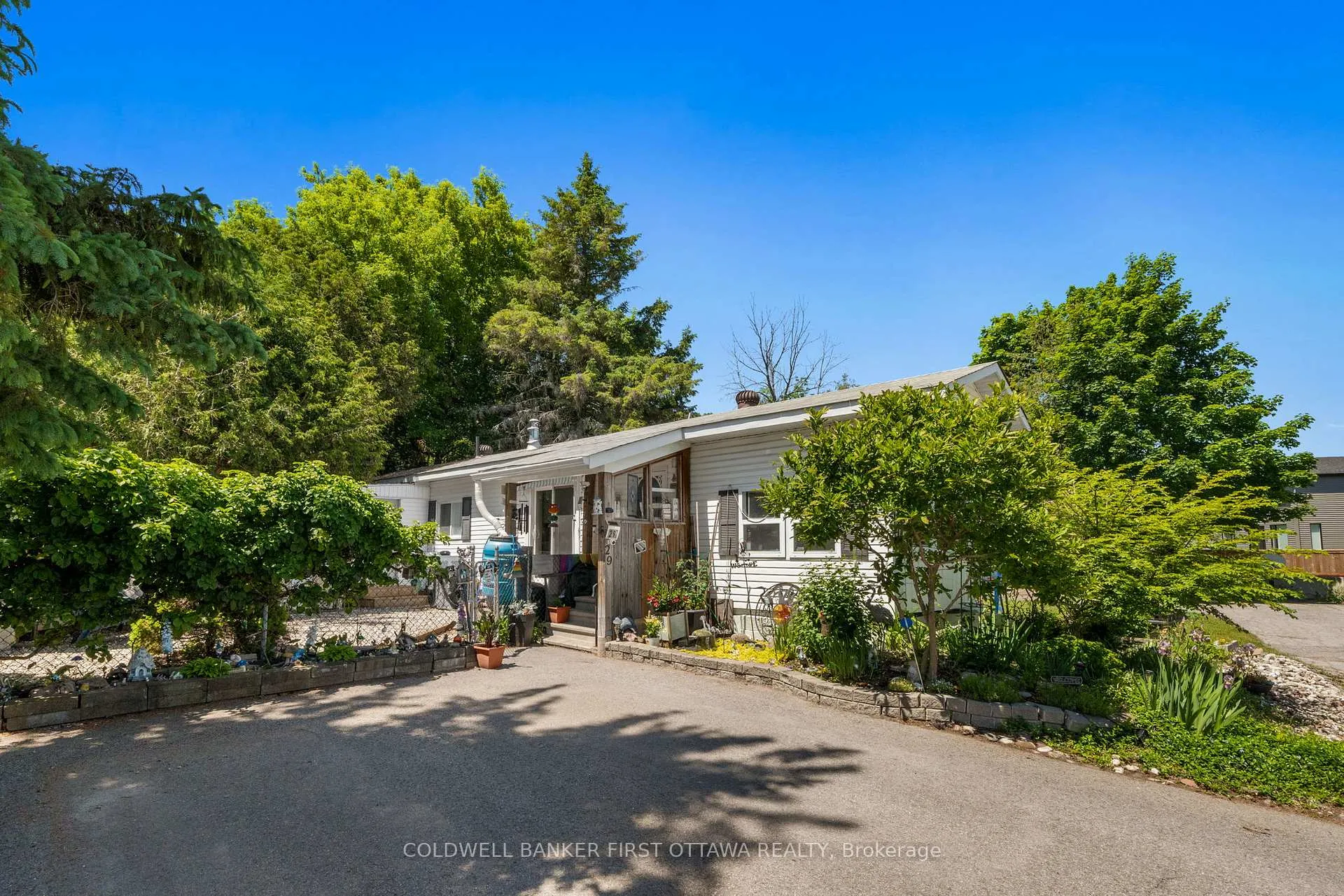 Photo 1 of 29 Cloverloft Court, Ottawa, Fringewood — HOMEH