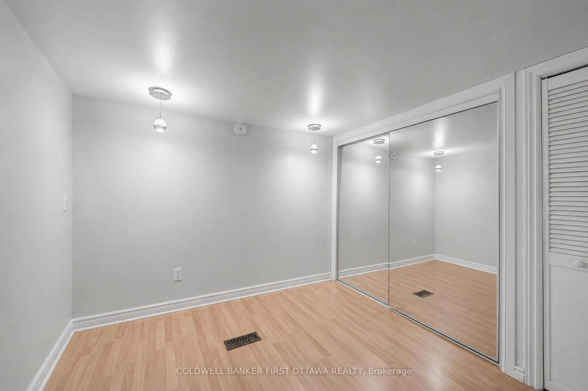 Photo 16 of 29 Cloverloft Court, Ottawa, Fringewood — HOMEH