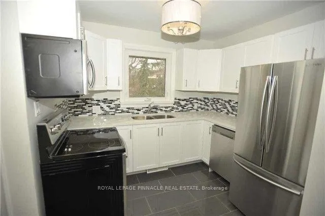 Photo 2 of 608 Green Street E, Whitby, Downtown Whitby — HOMEH