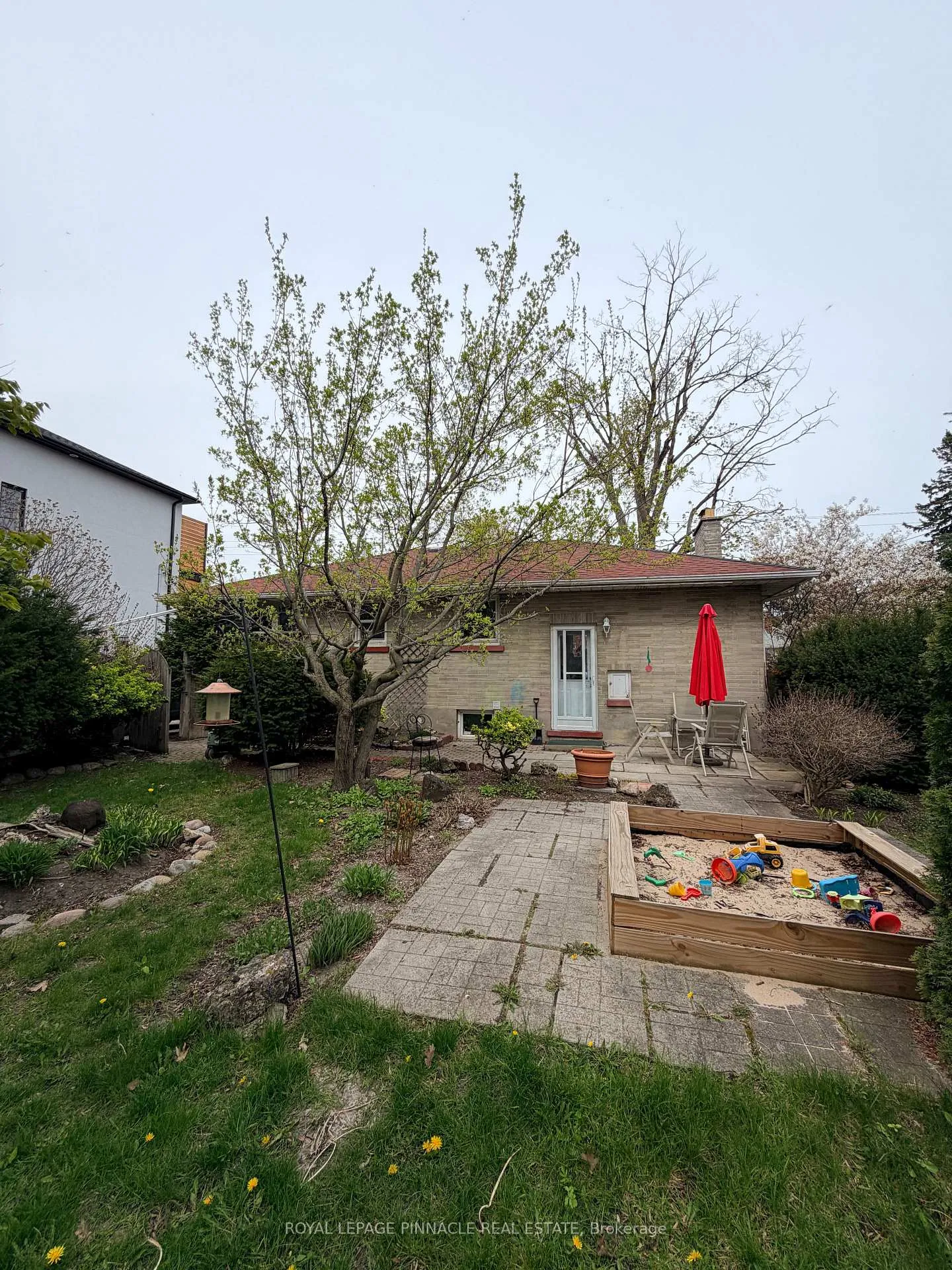 Photo 5 of 608 Green Street E, Whitby, Downtown Whitby — HOMEH