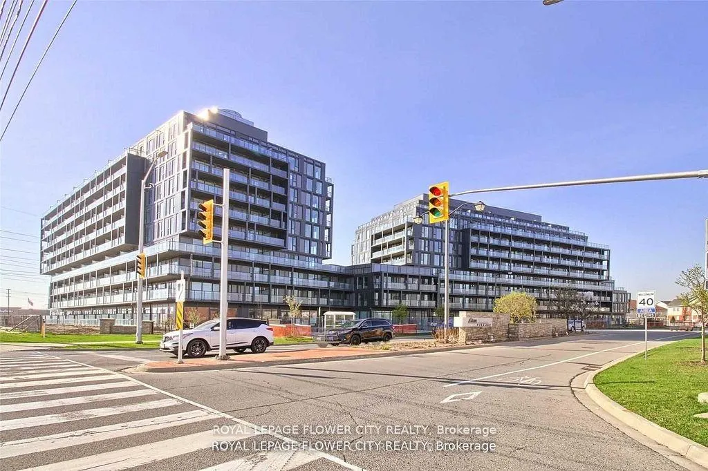 Photo 2 of Unit B804, 3200 Dakota Common, Burlington, Alton — HOMEH