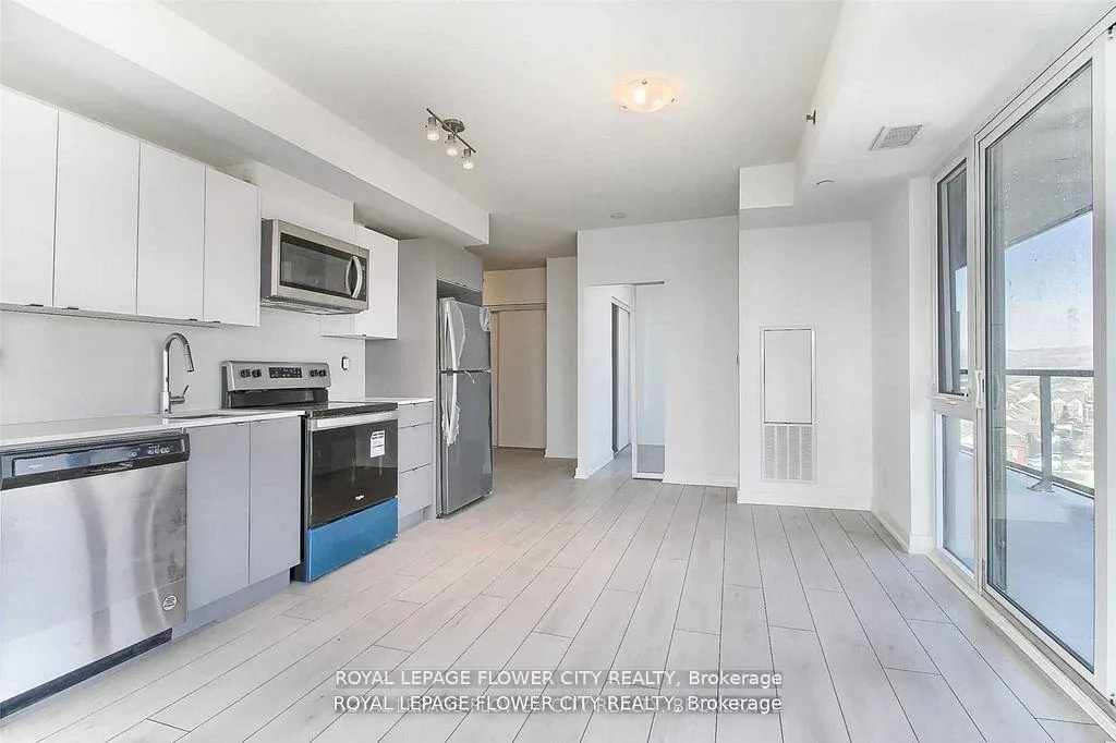 Photo 6 of Unit B804, 3200 Dakota Common, Burlington, Alton — HOMEH