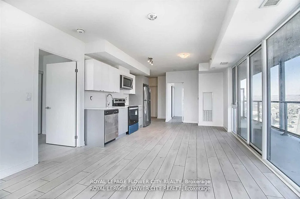 Photo 8 of Unit B804, 3200 Dakota Common, Burlington, Alton — HOMEH