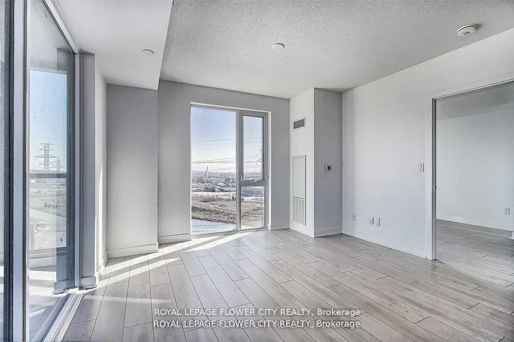 Photo 12 of Unit B804, 3200 Dakota Common, Burlington, Alton — HOMEH