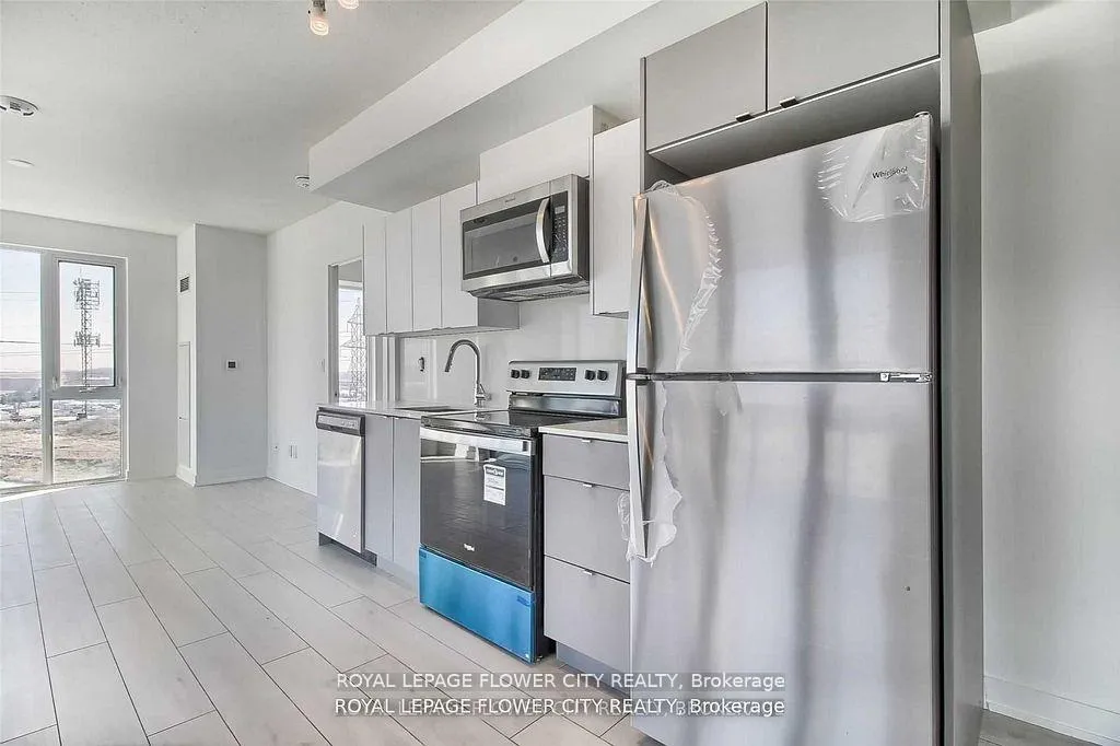 Photo 13 of Unit B804, 3200 Dakota Common, Burlington, Alton — HOMEH