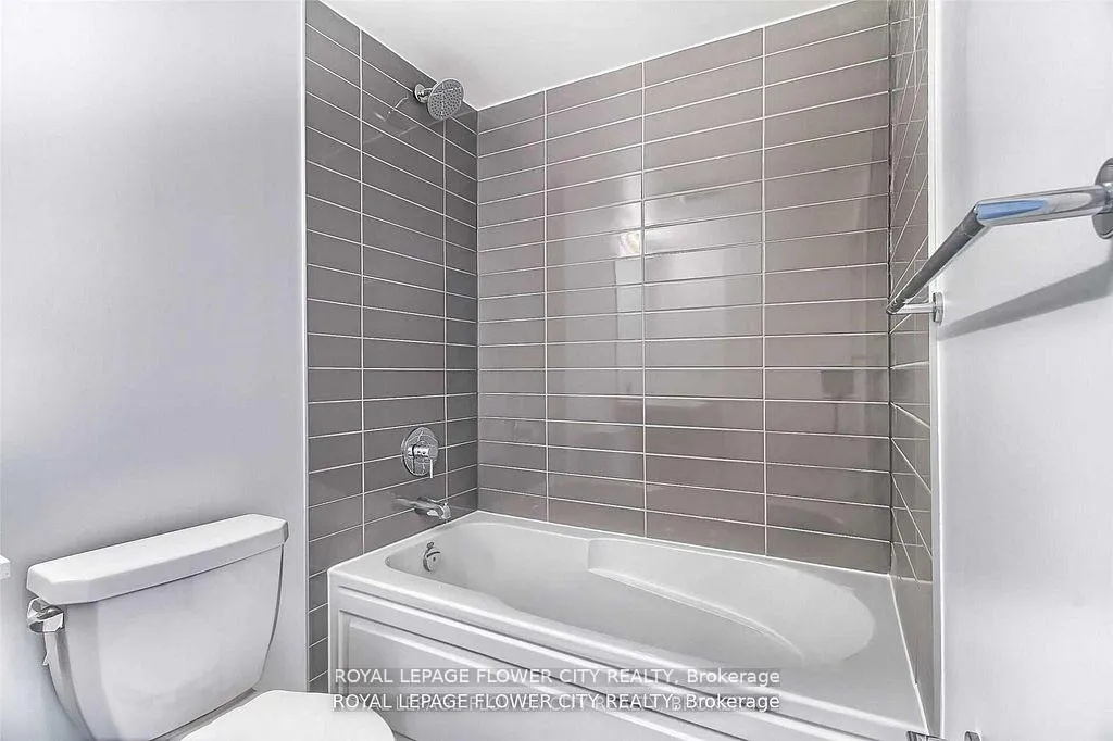 Photo 14 of Unit B804, 3200 Dakota Common, Burlington, Alton — HOMEH
