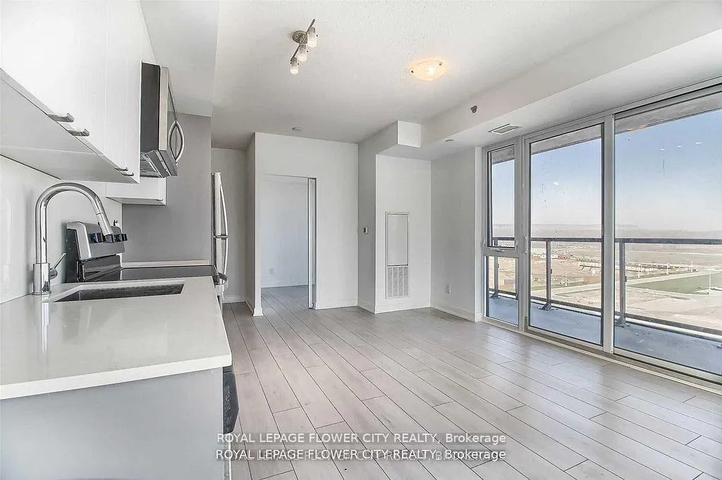 Photo 19 of Unit B804, 3200 Dakota Common, Burlington, Alton — HOMEH