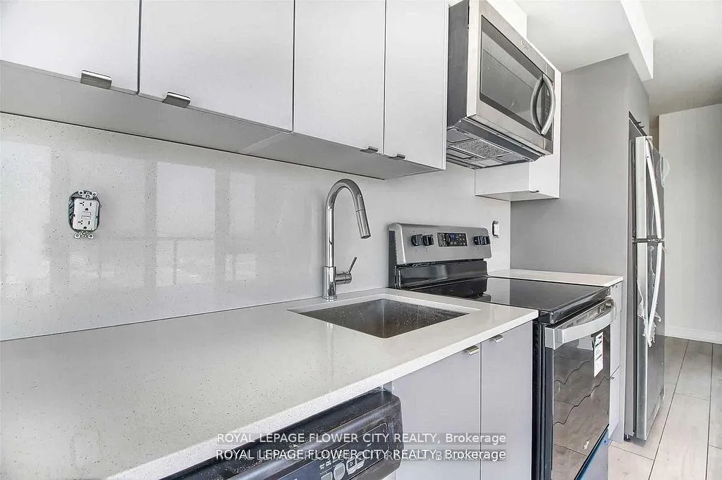 Photo 21 of Unit B804, 3200 Dakota Common, Burlington, Alton — HOMEH