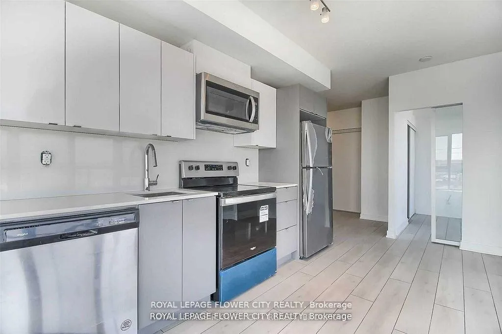 Photo 23 of Unit B804, 3200 Dakota Common, Burlington, Alton — HOMEH