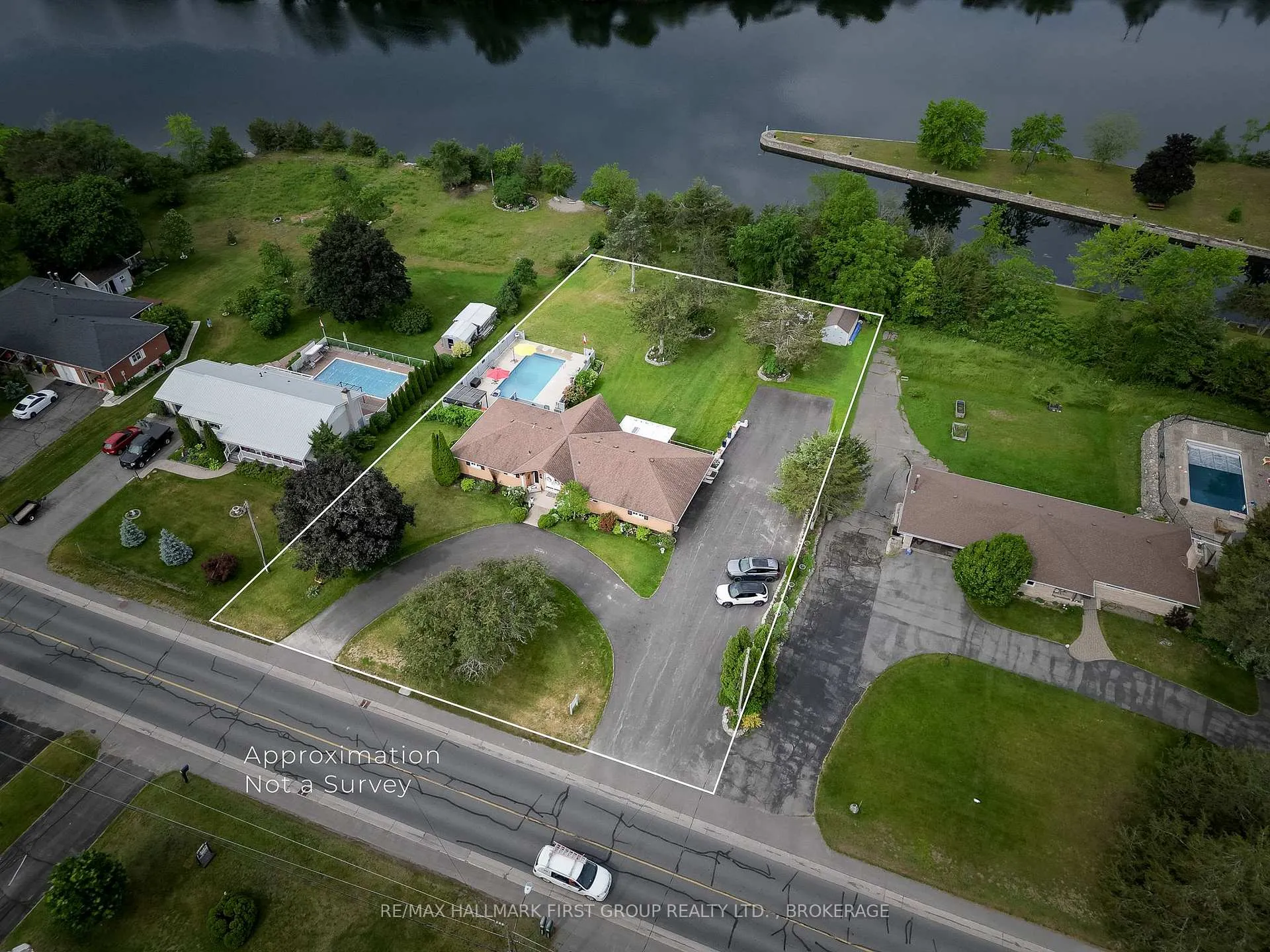 Photo 2 of 195 Riverside Parkway, Quinte West, Frankford Ward — HOMEH