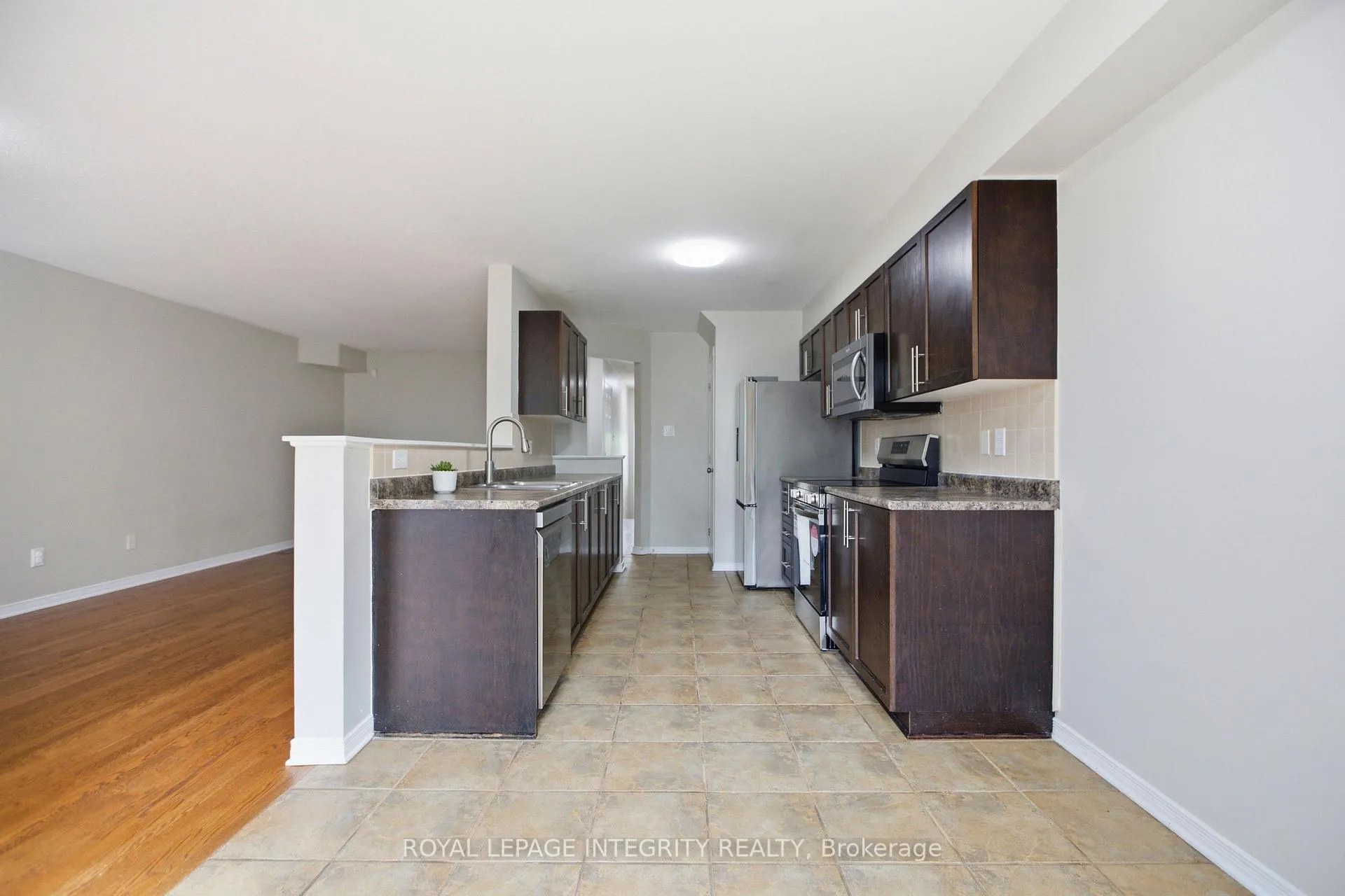 Photo 9 of 354 Rolling Meadow Crescent, Ottawa, Mer Bleue/Bradley Estates/Anderson Park — HOMEH
