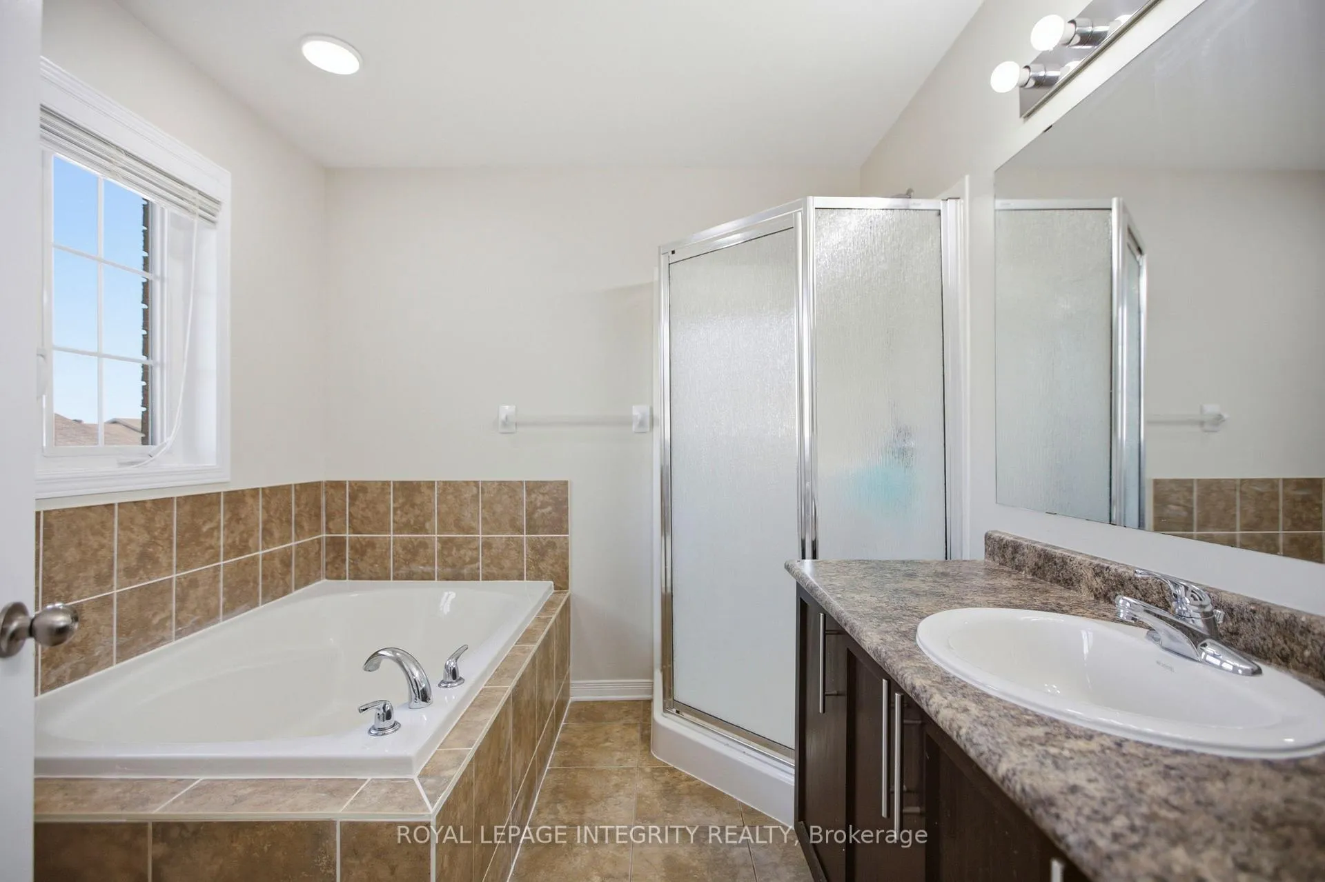 Photo 16 of 354 Rolling Meadow Crescent, Ottawa, Mer Bleue/Bradley Estates/Anderson Park — HOMEH