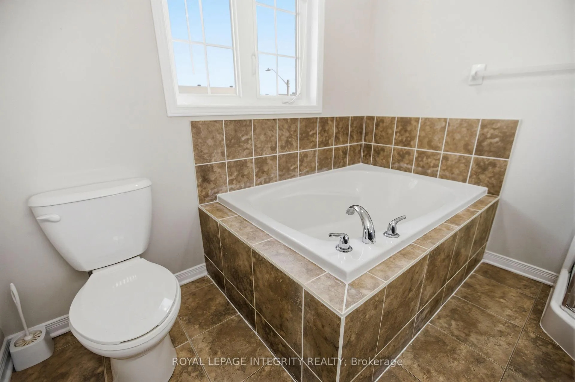Photo 17 of 354 Rolling Meadow Crescent, Ottawa, Mer Bleue/Bradley Estates/Anderson Park — HOMEH