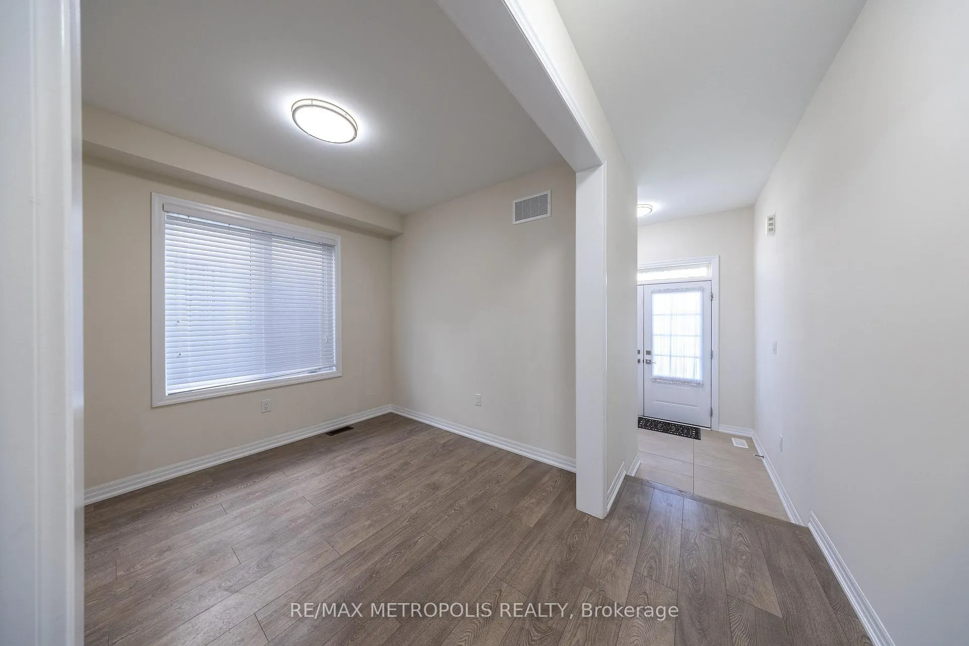 Photo 5 of 39 Northrop Avenue, Clarington, Newcastle — HOMEH