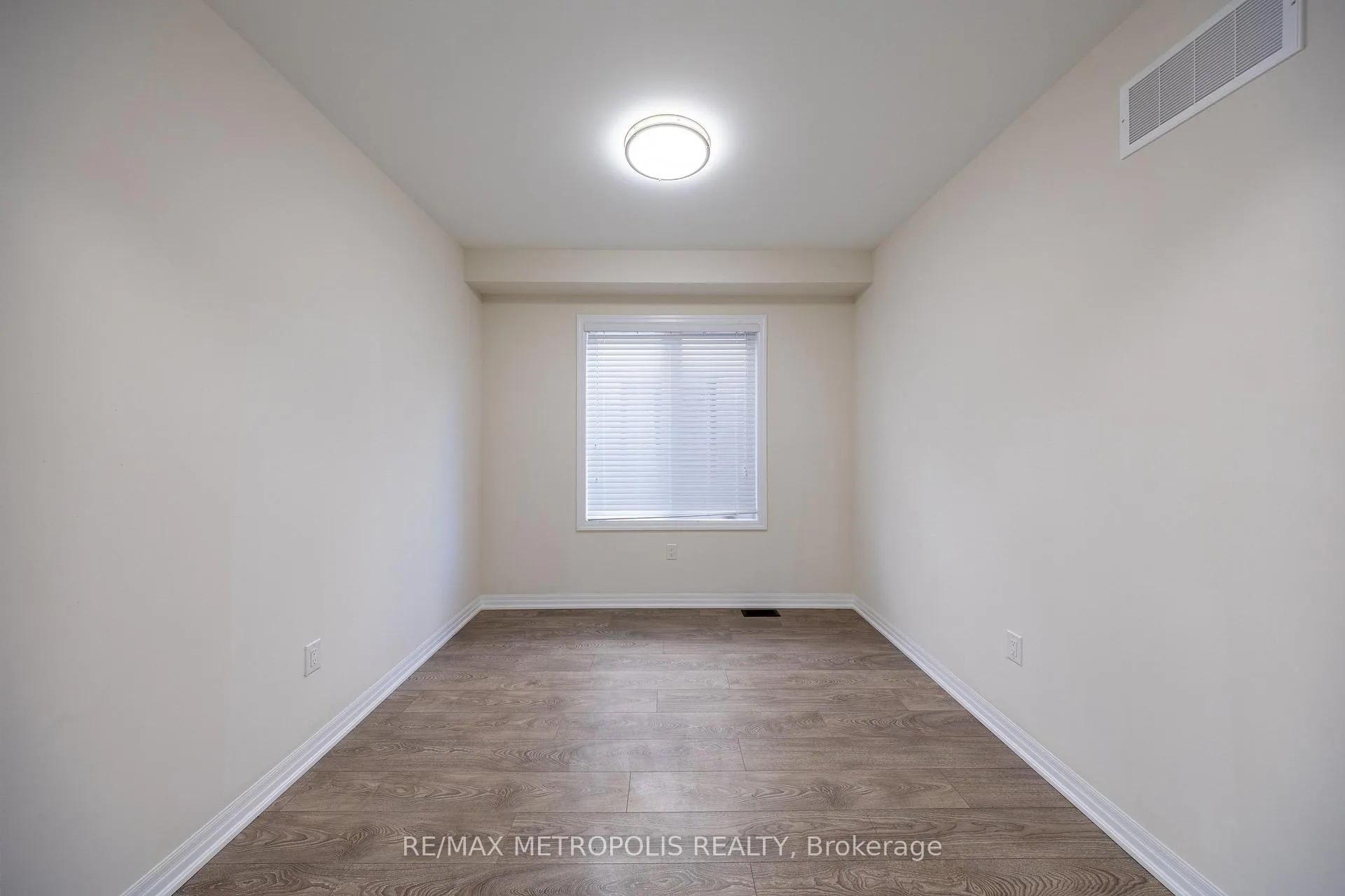 Photo 6 of 39 Northrop Avenue, Clarington, Newcastle — HOMEH