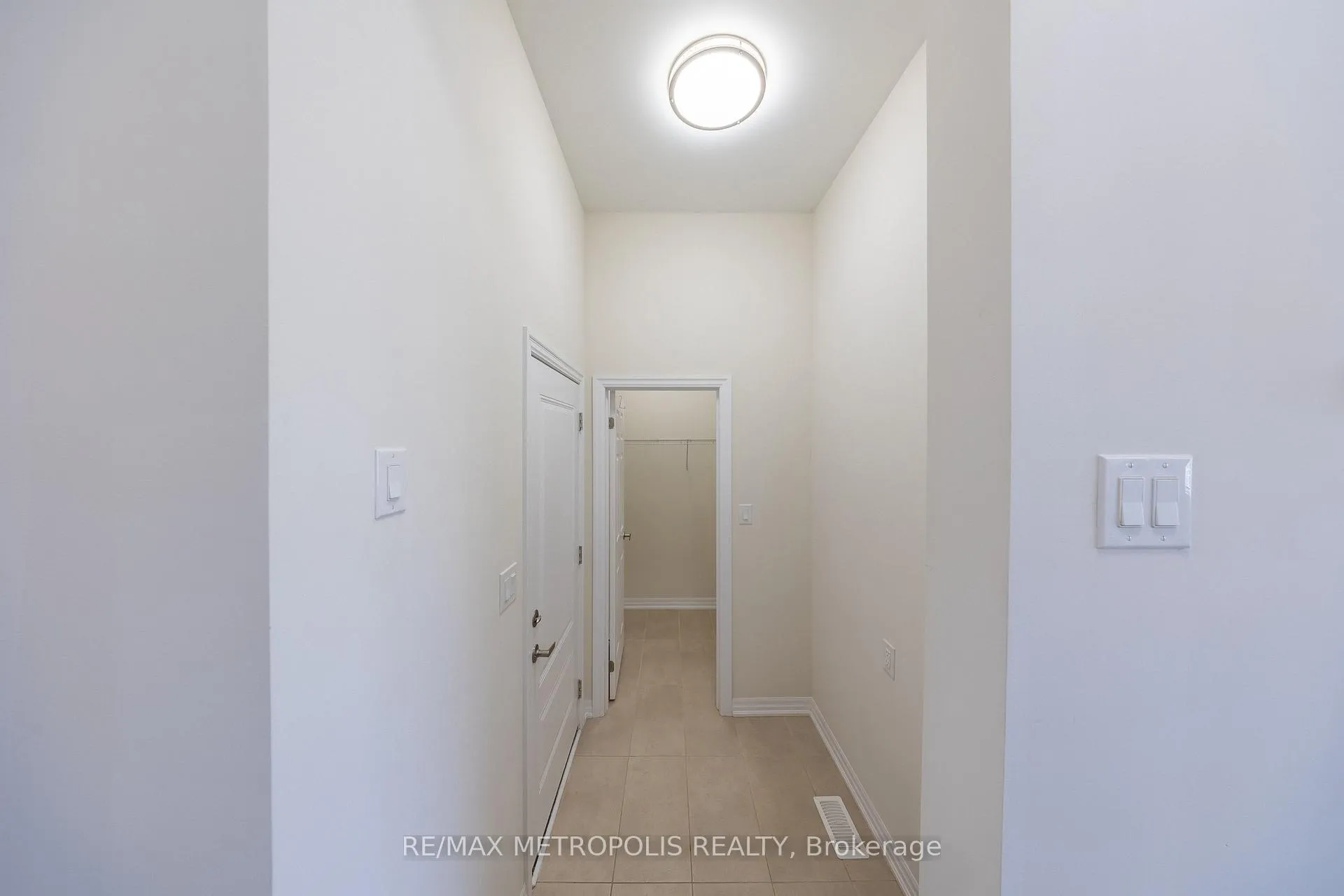 Photo 7 of 39 Northrop Avenue, Clarington, Newcastle — HOMEH
