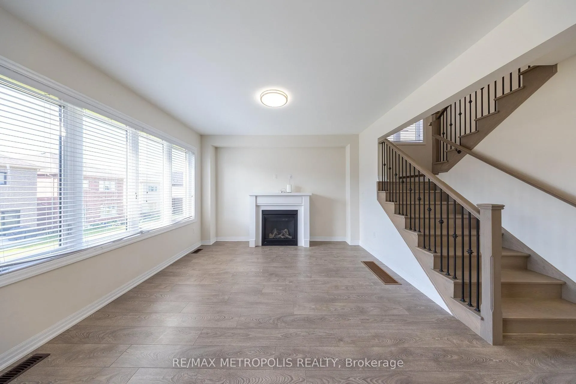 Photo 9 of 39 Northrop Avenue, Clarington, Newcastle — HOMEH