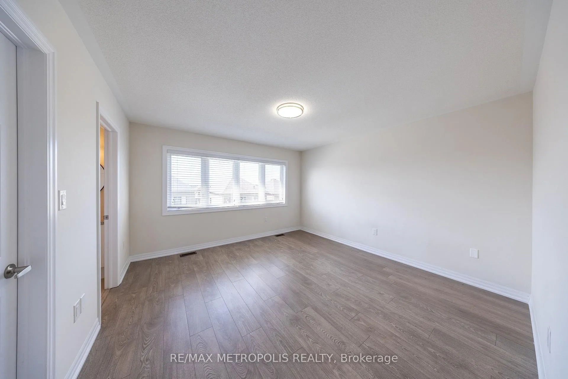 Photo 14 of 39 Northrop Avenue, Clarington, Newcastle — HOMEH