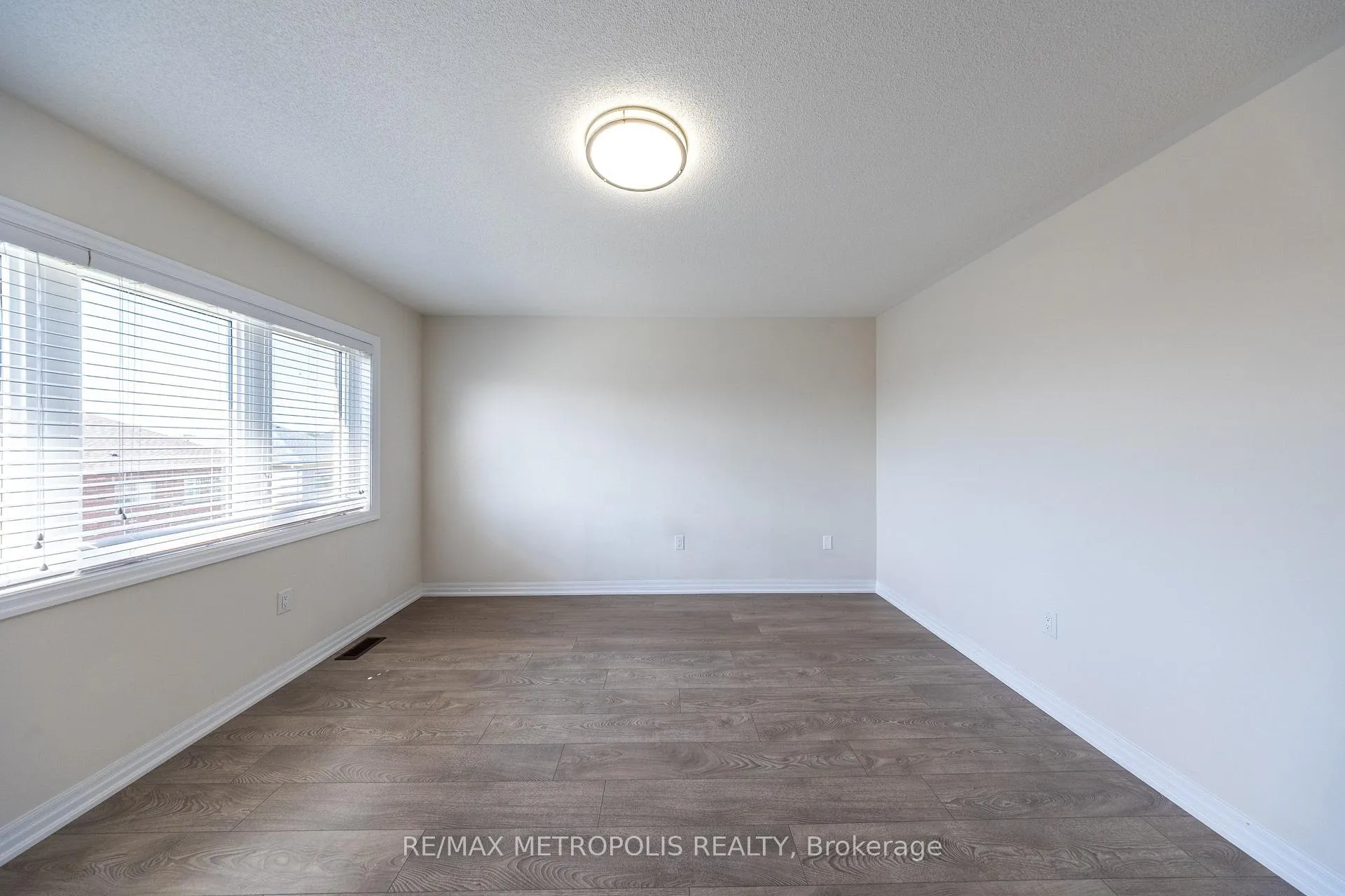 Photo 15 of 39 Northrop Avenue, Clarington, Newcastle — HOMEH