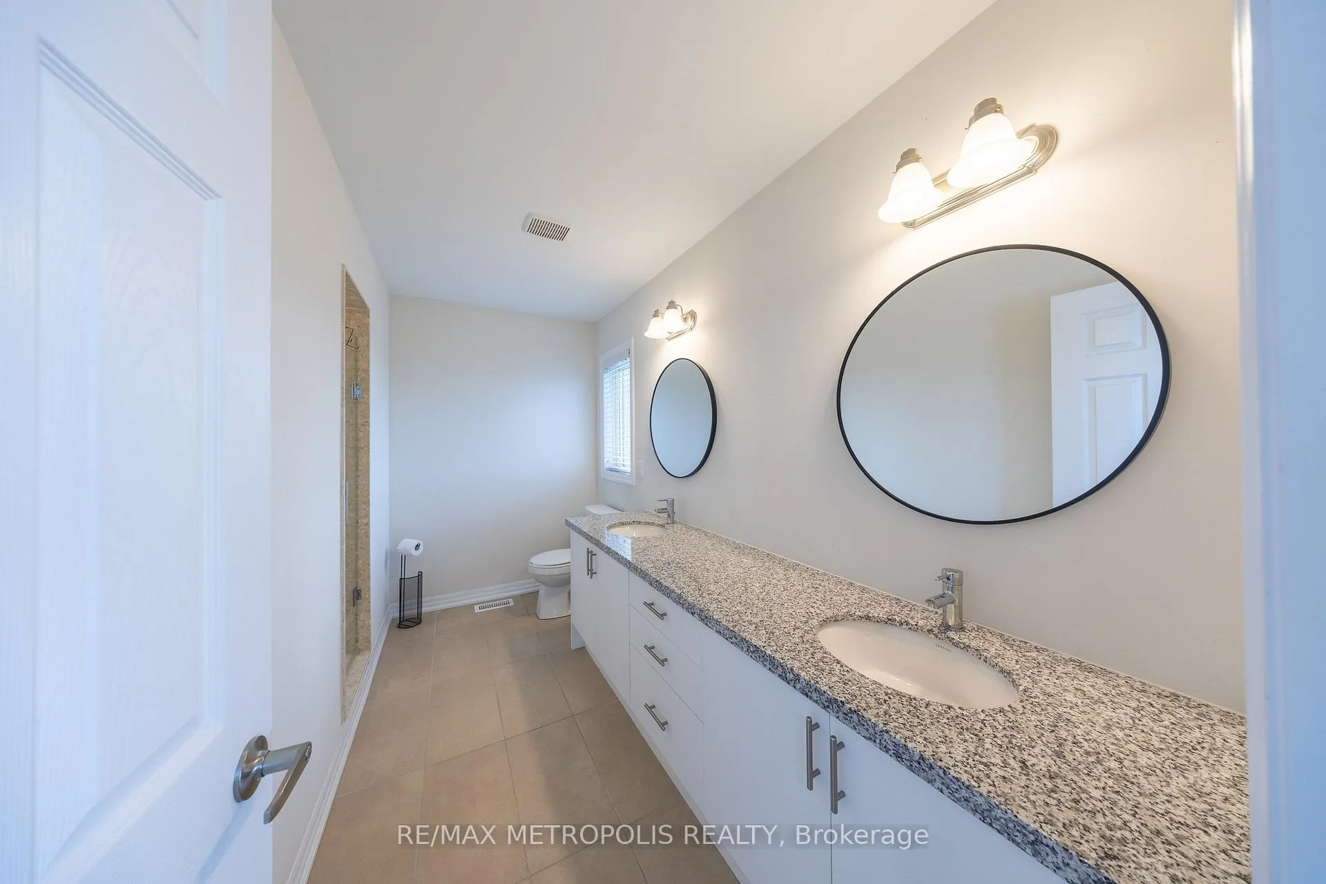 Photo 17 of 39 Northrop Avenue, Clarington, Newcastle — HOMEH