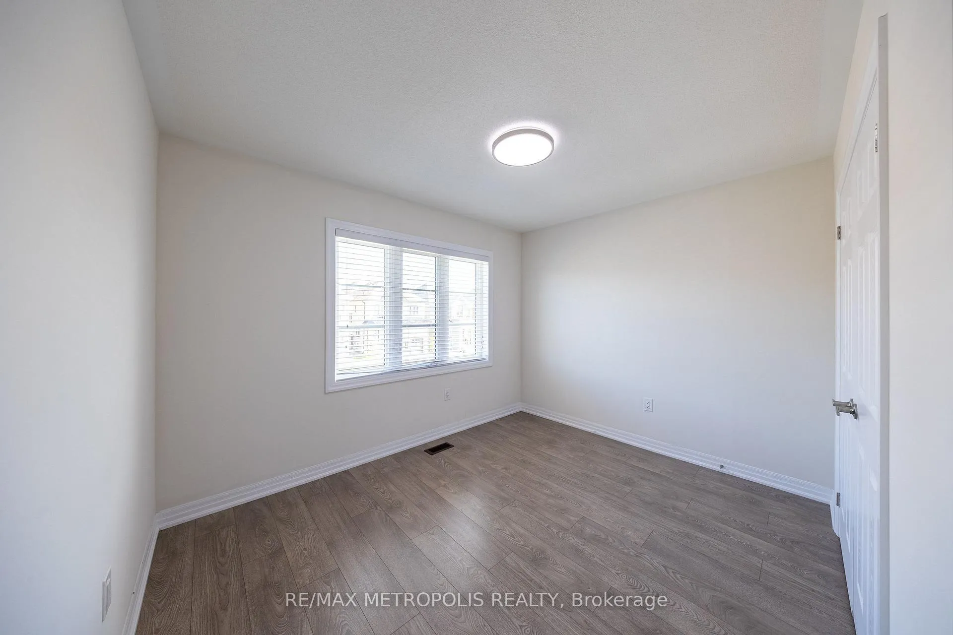 Photo 18 of 39 Northrop Avenue, Clarington, Newcastle — HOMEH