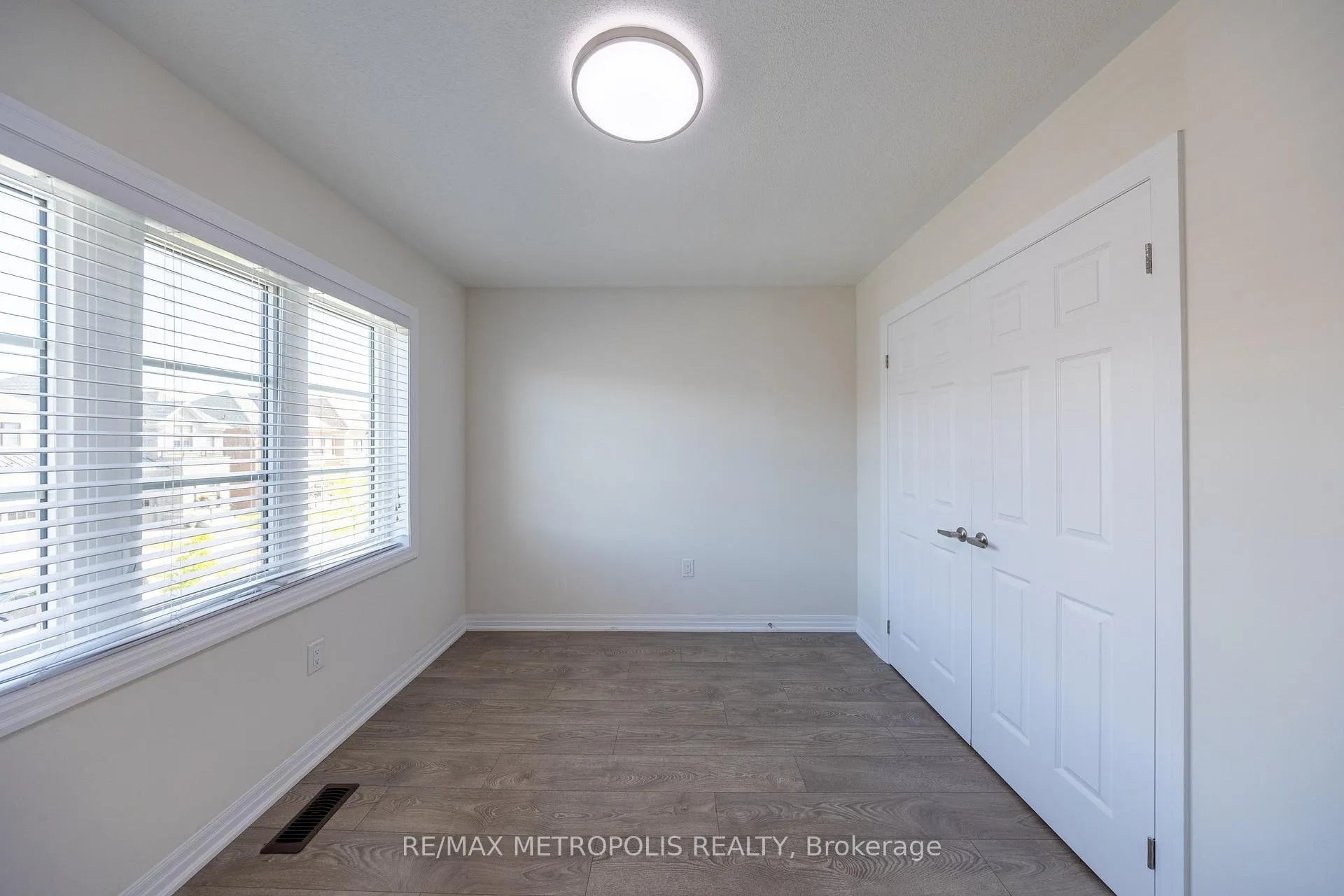 Photo 19 of 39 Northrop Avenue, Clarington, Newcastle — HOMEH