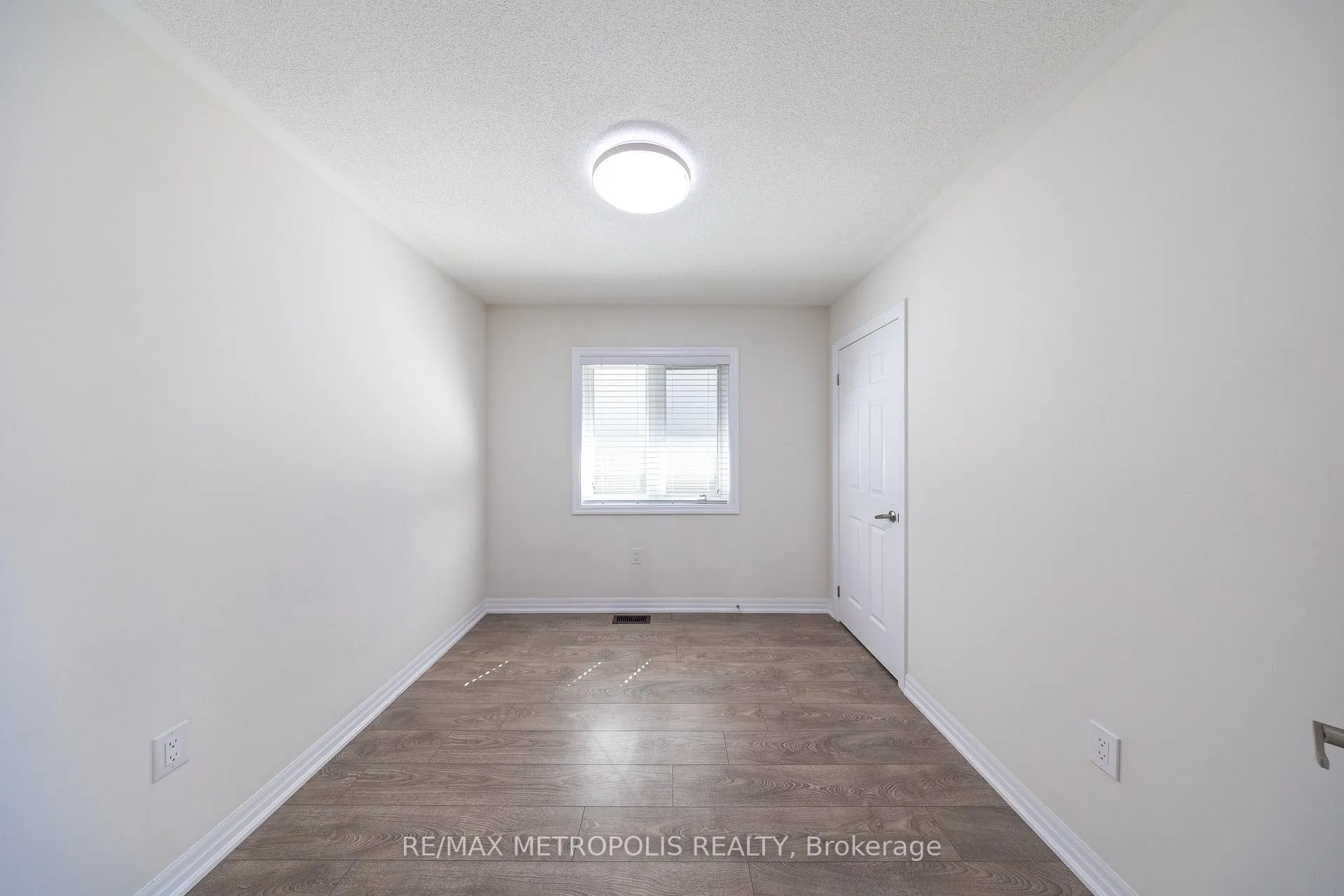 Photo 21 of 39 Northrop Avenue, Clarington, Newcastle — HOMEH