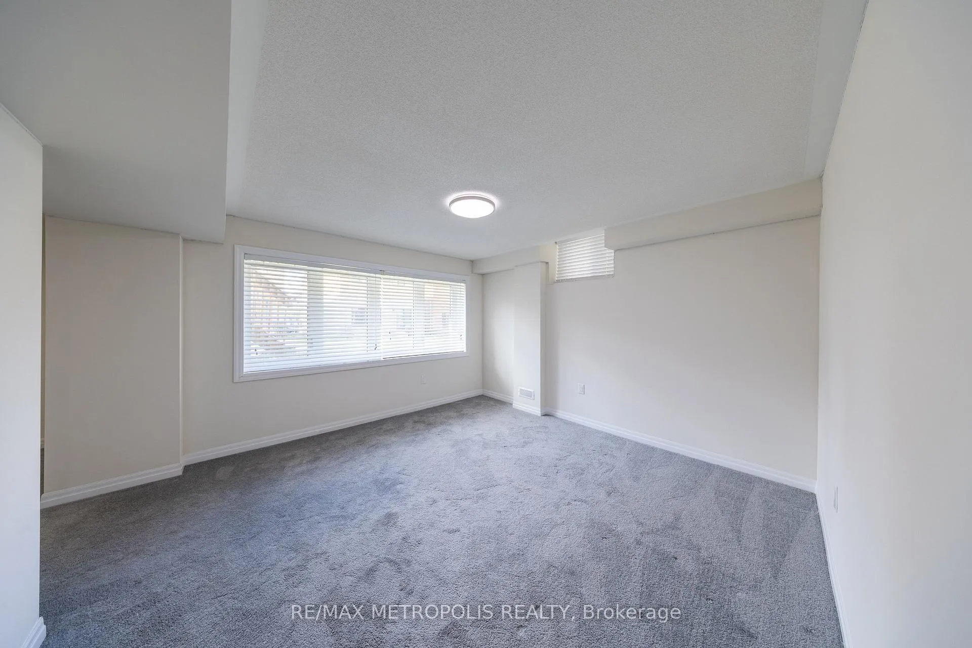 Photo 24 of 39 Northrop Avenue, Clarington, Newcastle — HOMEH